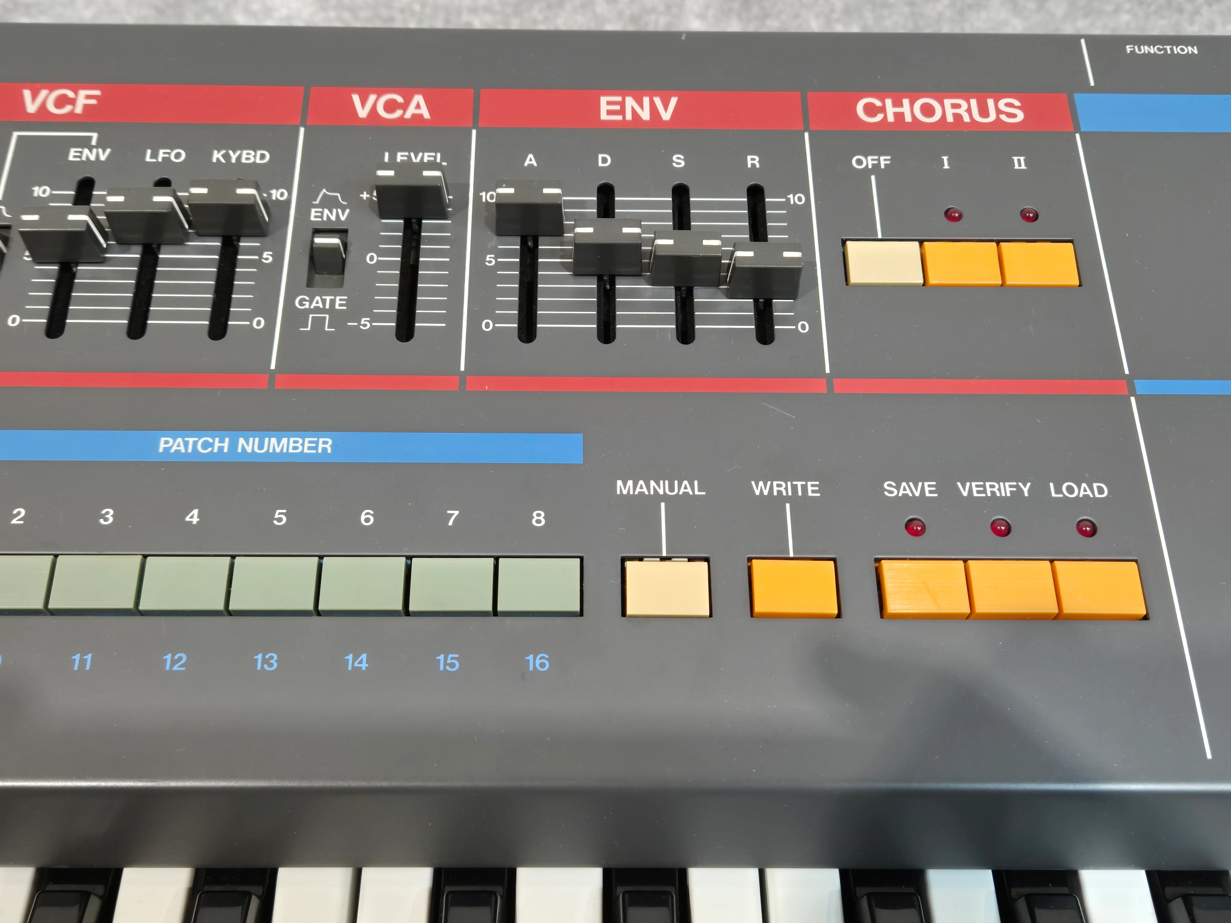 Roland Juno-106 61 Key Programmable Polyphonic Analog Synthesiser - Image 4