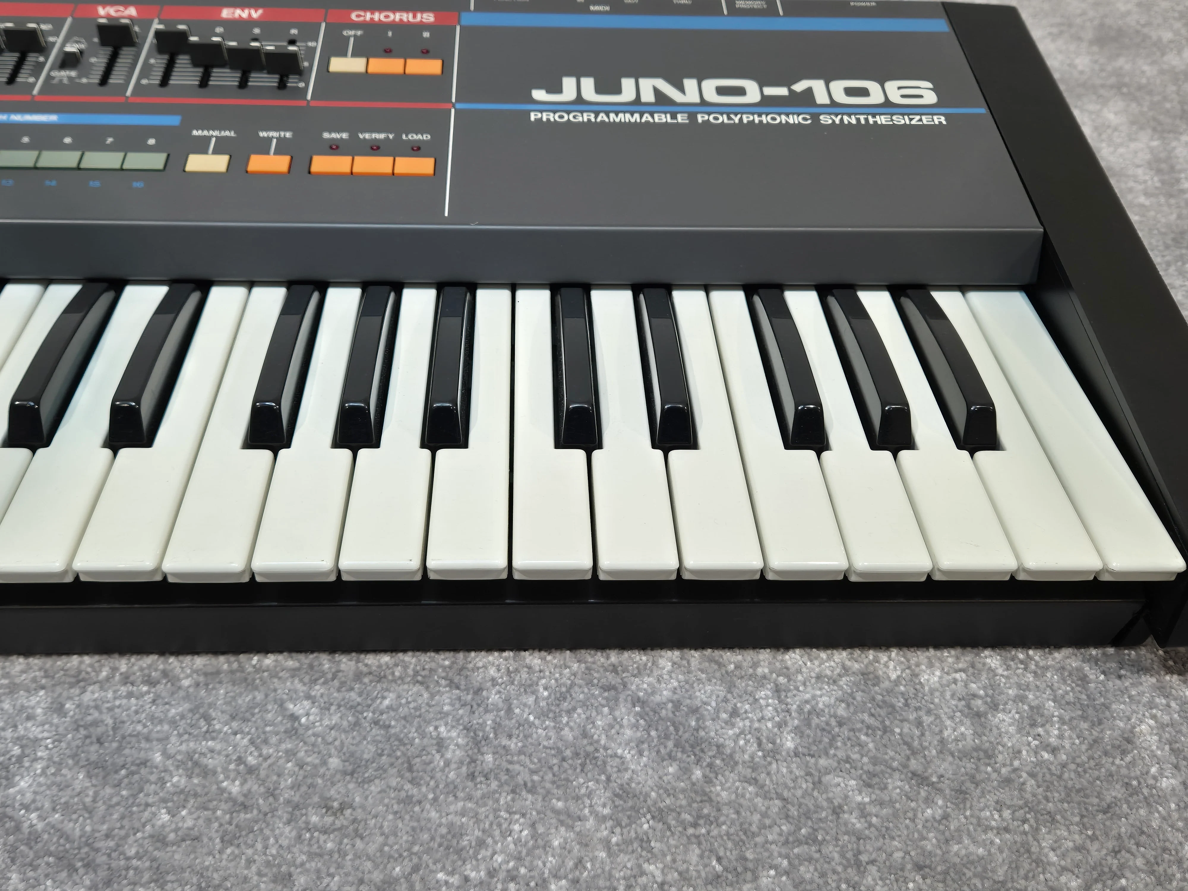 Roland Juno-106 61 Key Programmable Polyphonic Analog Synthesiser - Image 6