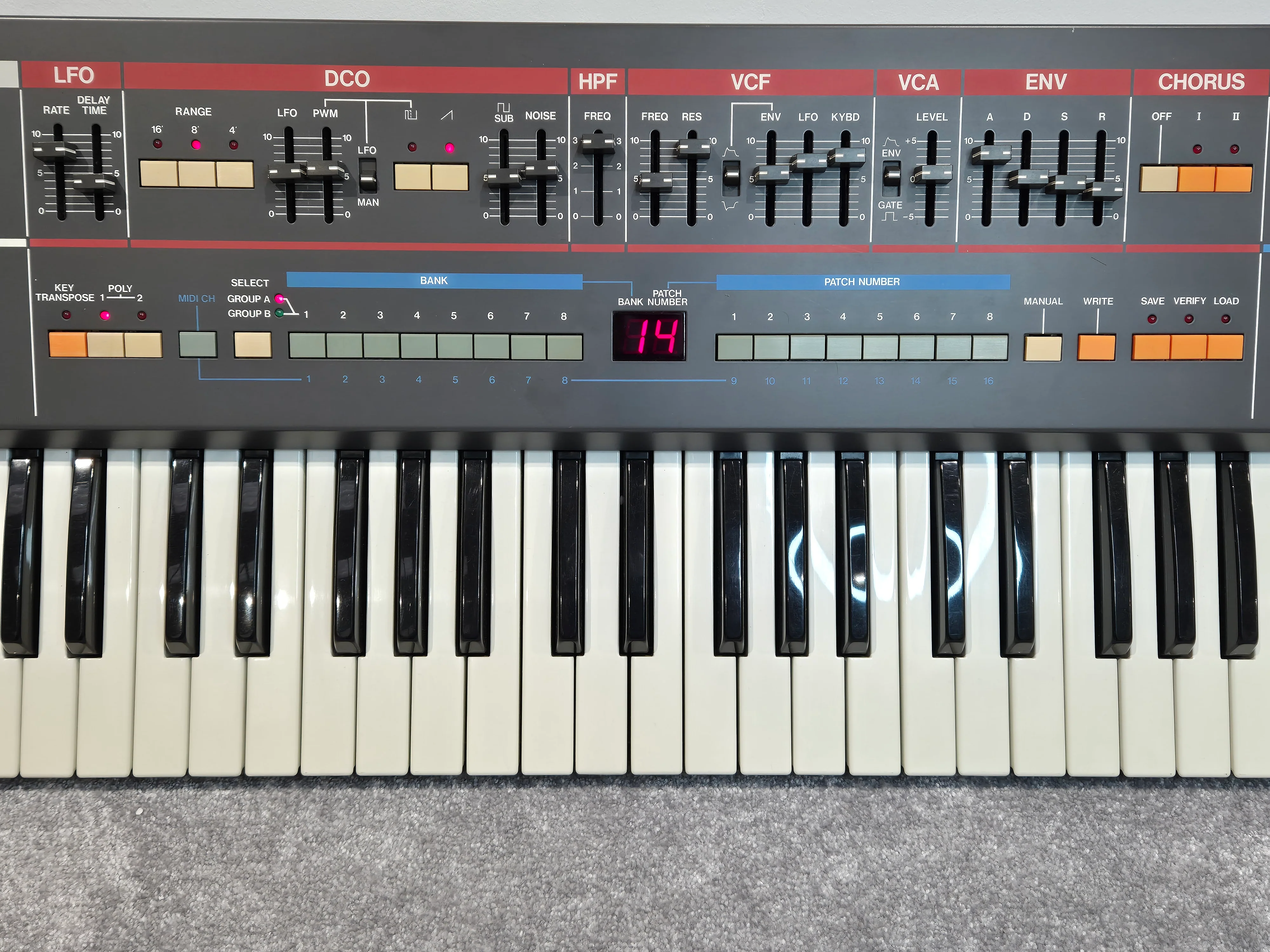 Roland Juno-106 61 Key Programmable Polyphonic Analog Synthesiser - Image 7