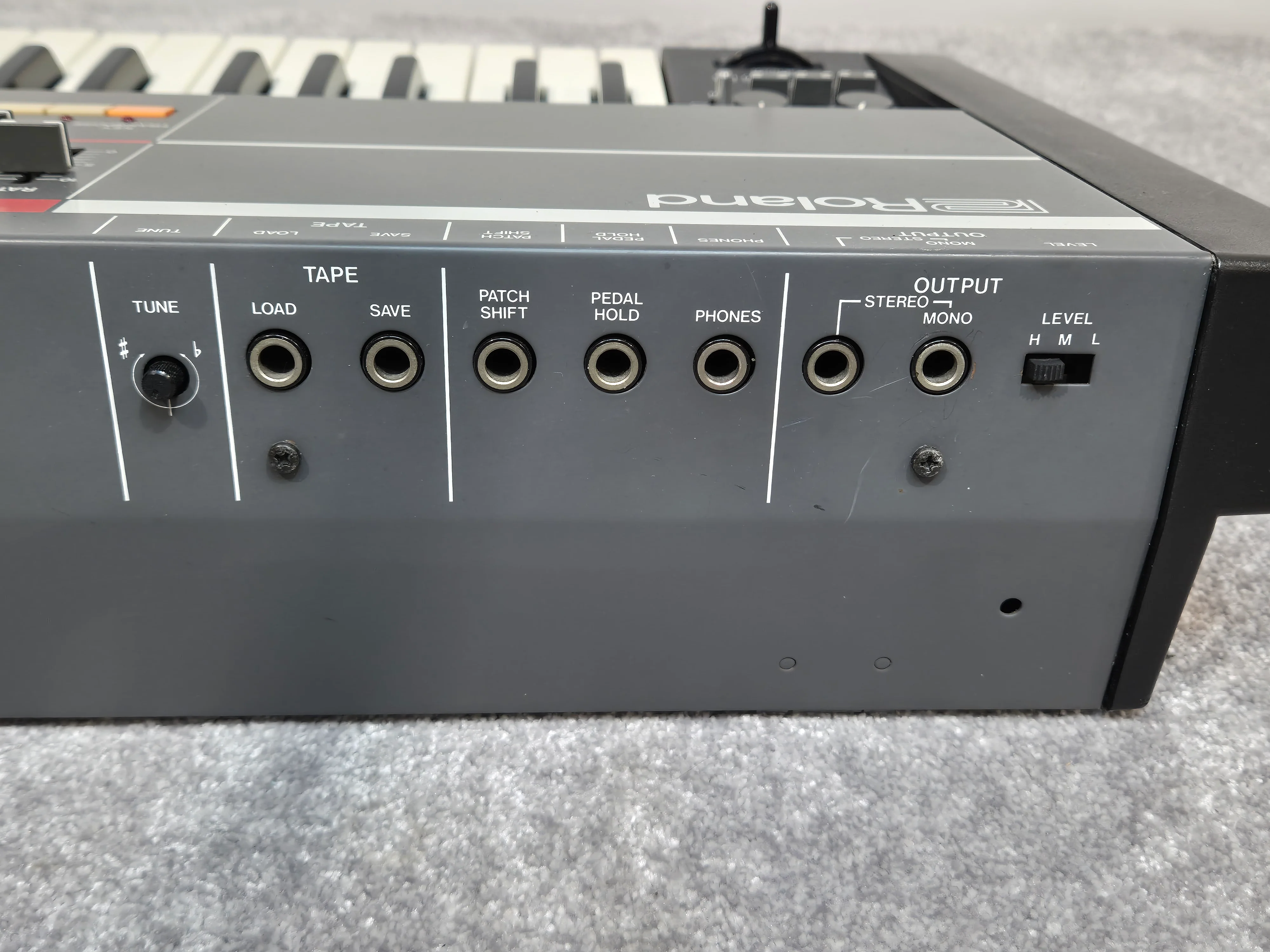 Roland Juno-106 61 Key Programmable Polyphonic Analog Synthesiser - Image 9