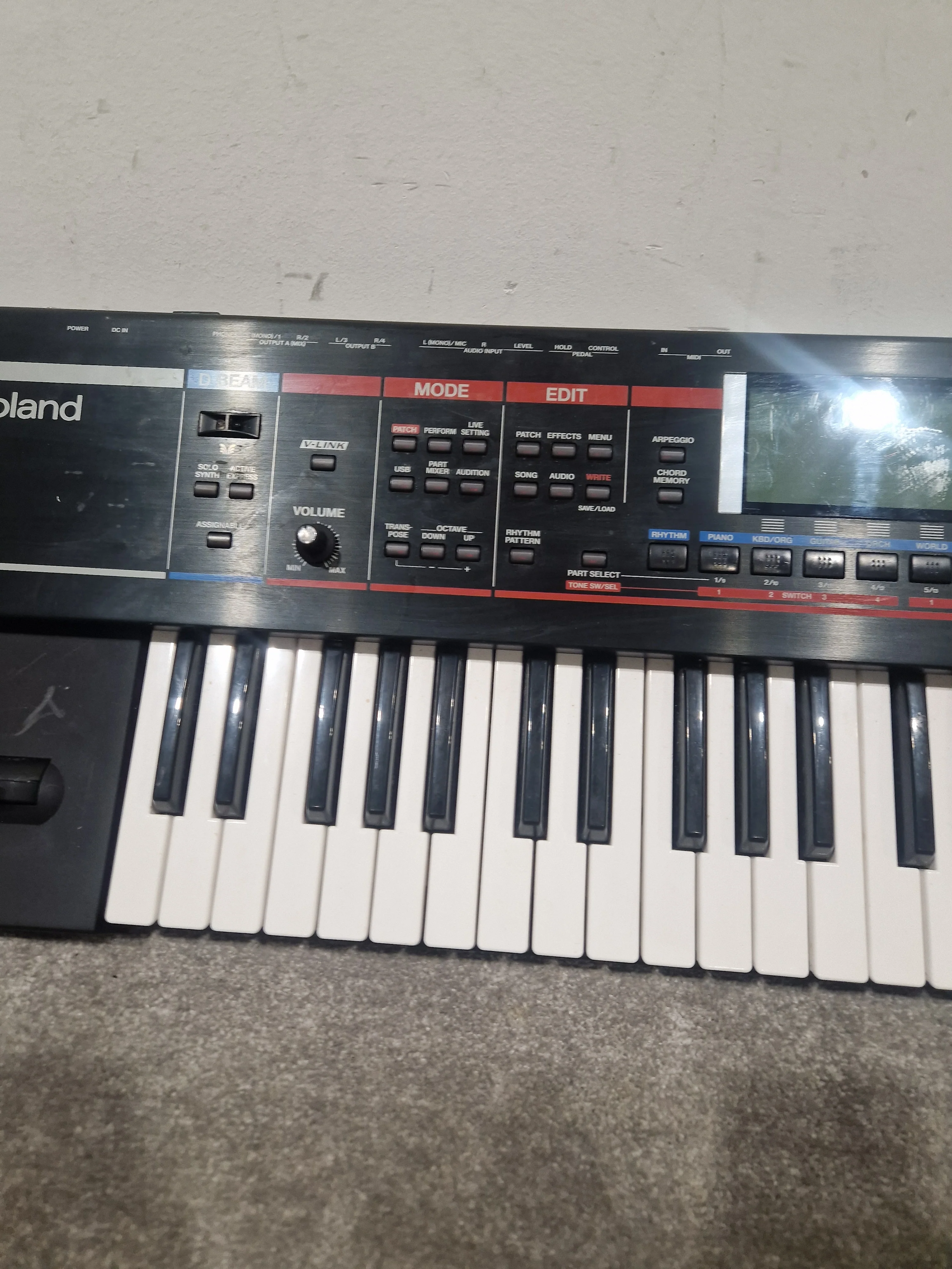 Roland JUNO-D Synthesizer - Digital Synth - Spares or Repair w/ Power Supply - Image 4