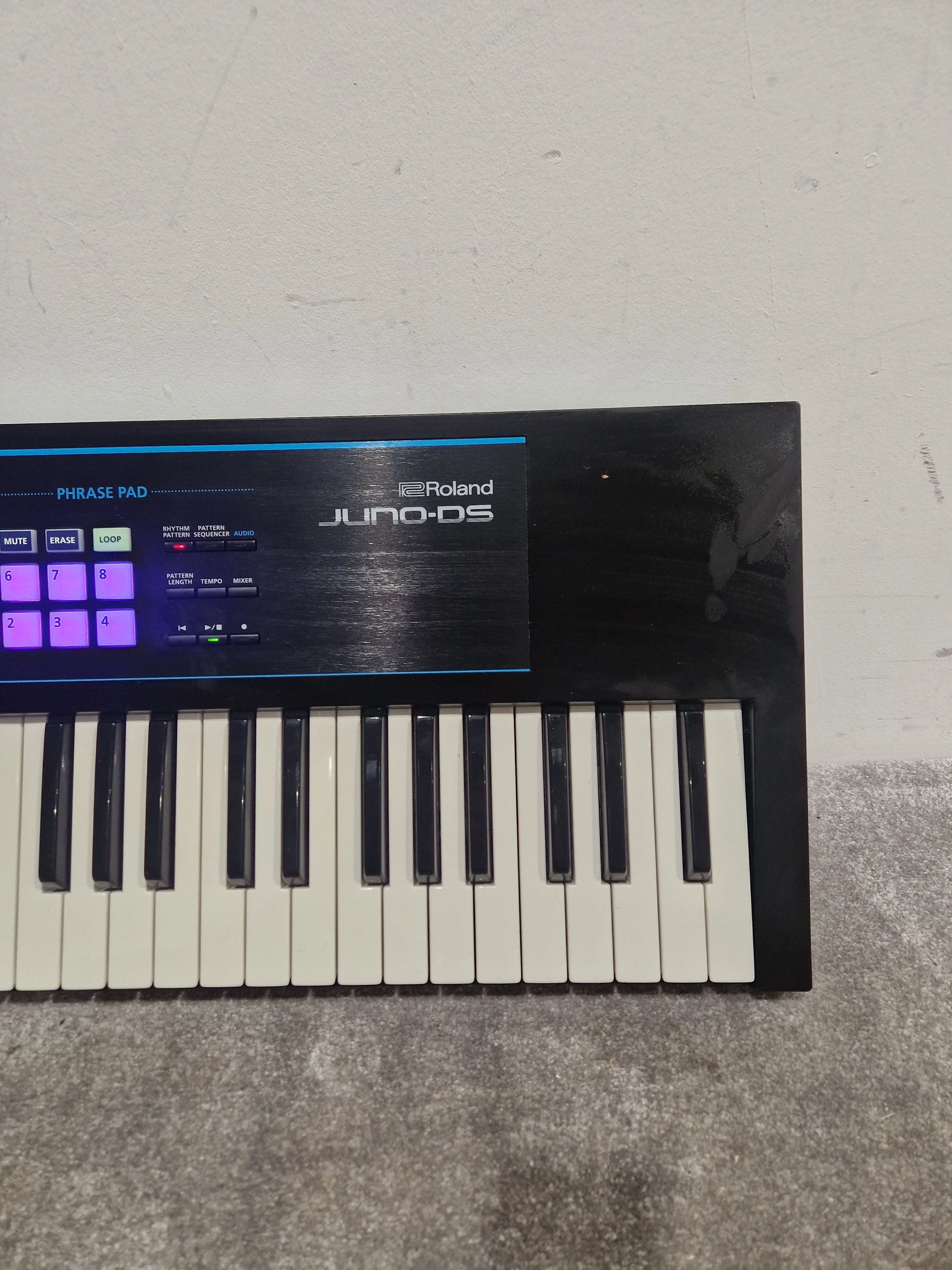 Roland Juno-DS - Keyboard - Black - Excellent w/ Original Box & Manuals - Image 4