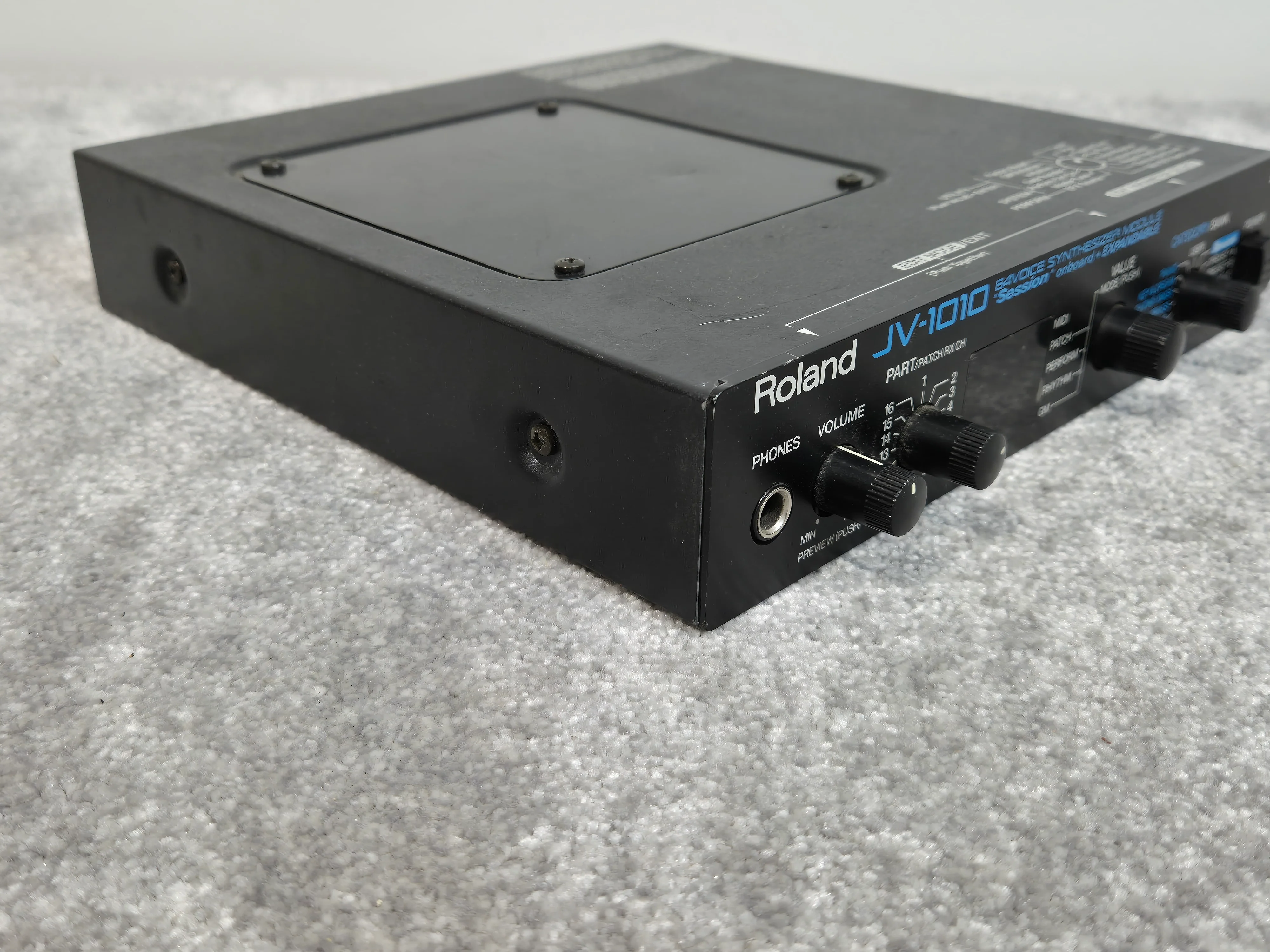 Roland JV-1010 - 64-Voice Compact Synthesizer Module - Image 3