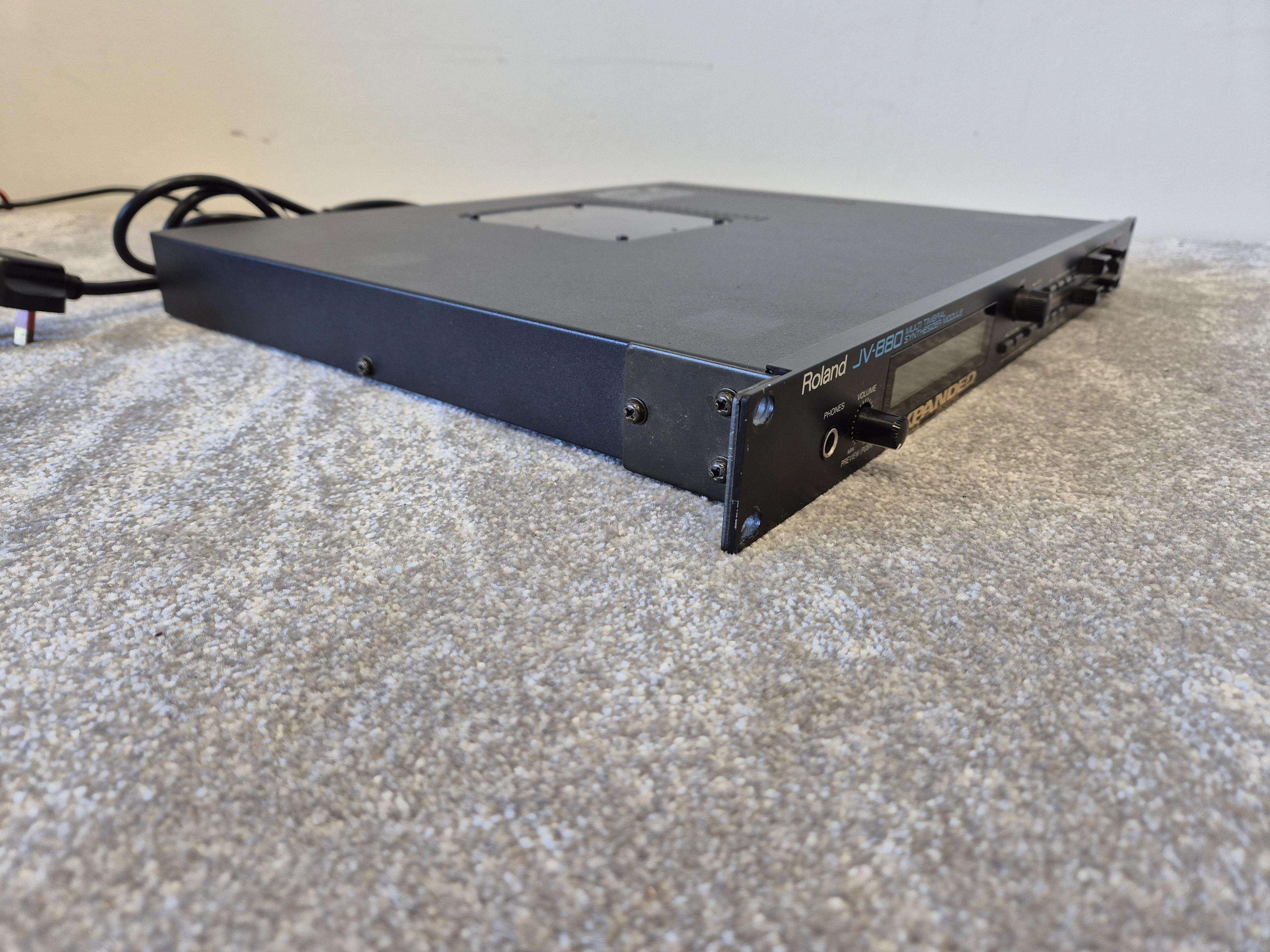 Roland JV-880 - 1U Rackmount Synthesizer Module - Image 10