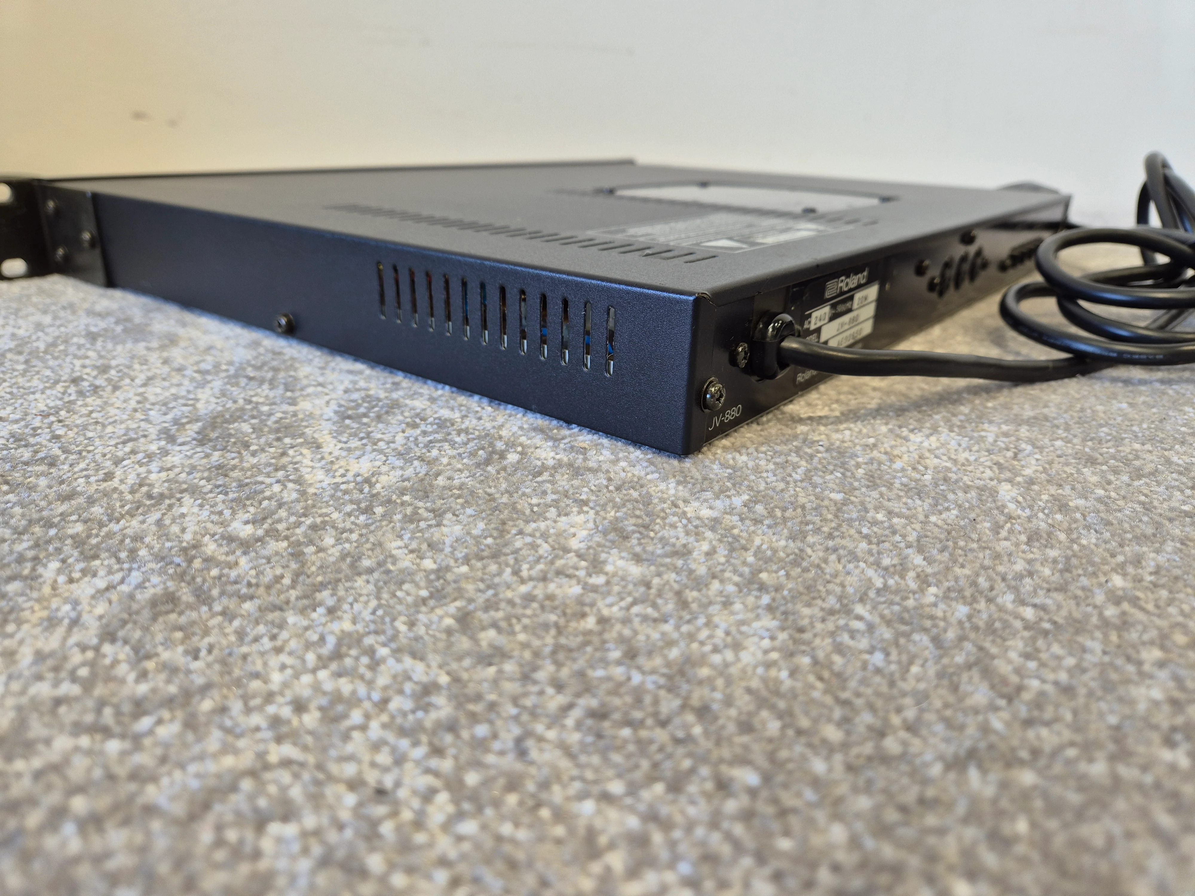 Roland JV-880 - 1U Rackmount Synthesizer Module - Image 5