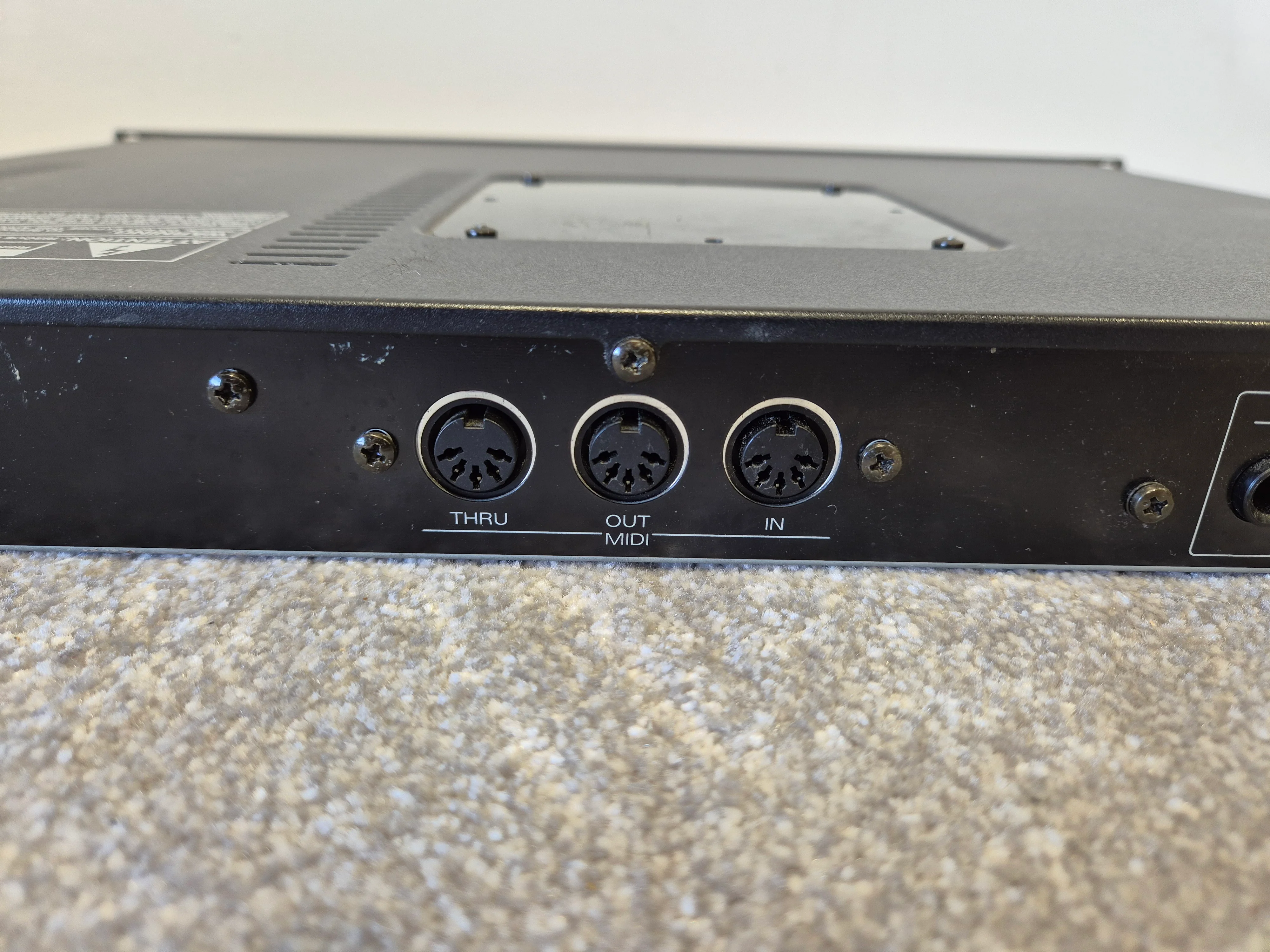 Roland JV-880 - 1U Rackmount Synthesizer Module - Image 7