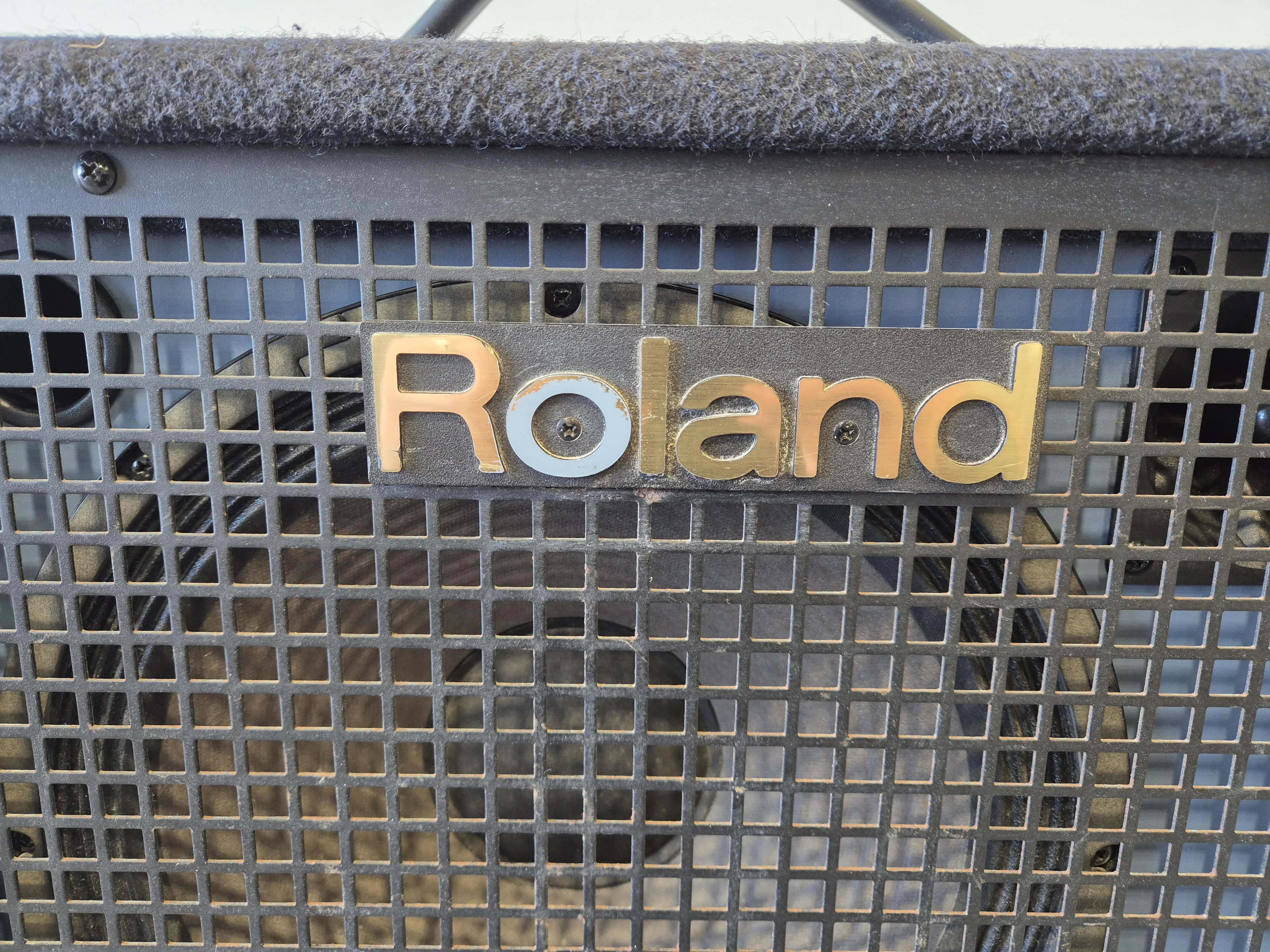 Roland KC-150 - Compact 65-watt Keyboard Amplifier - Image 2