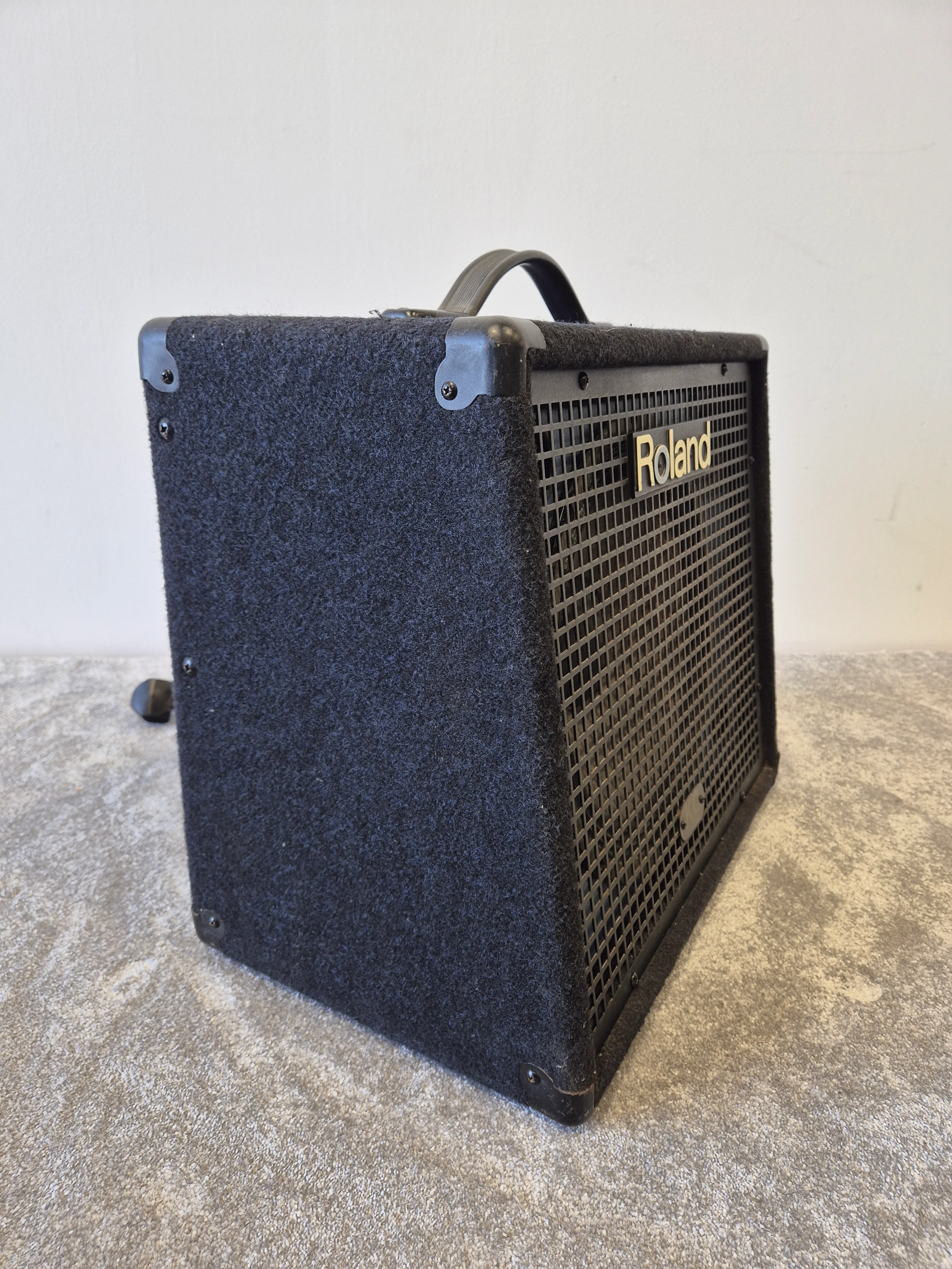 Roland KC-150 - Compact 65-watt Keyboard Amplifier - Image 3