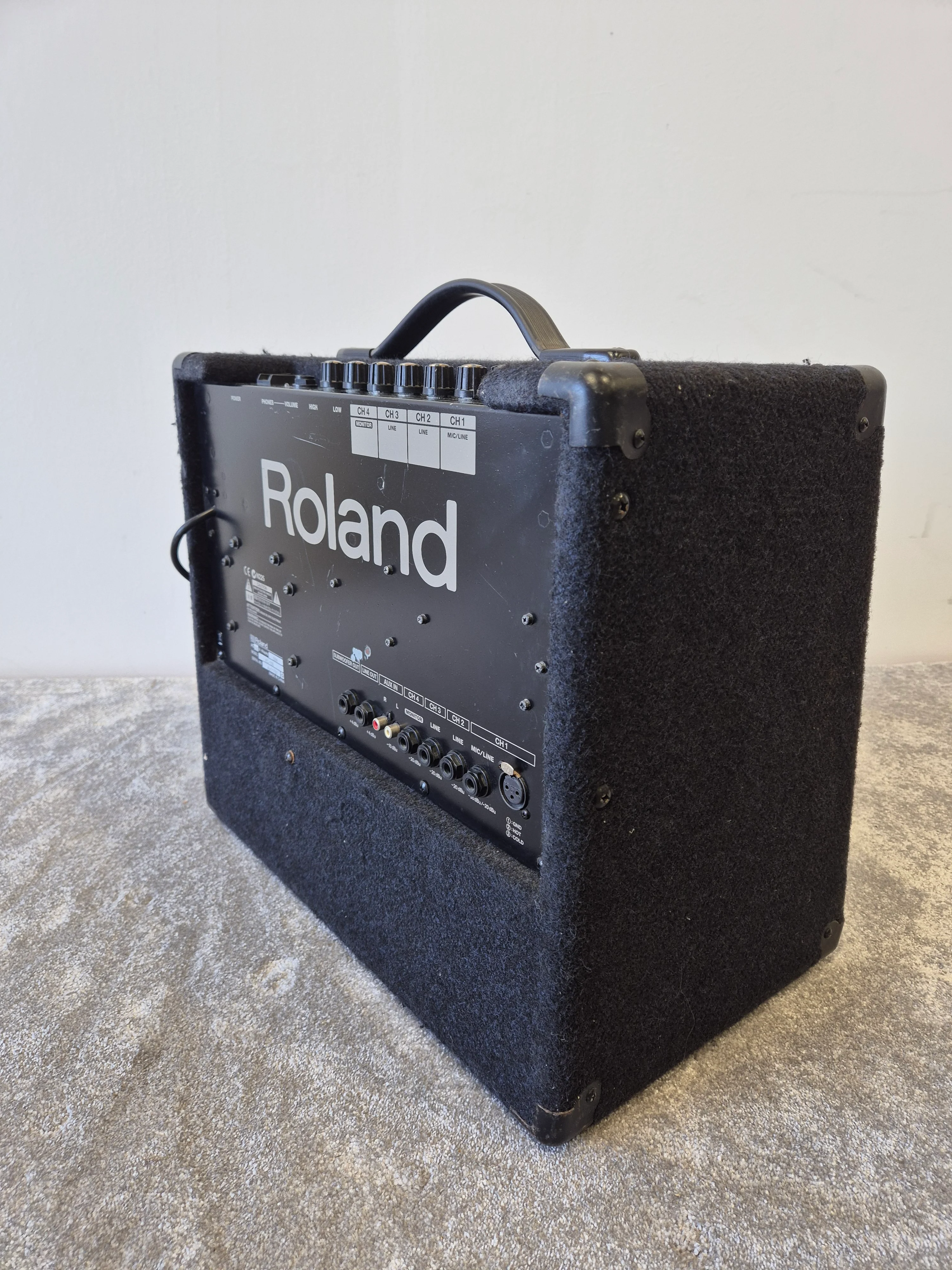 Roland KC-150 - Compact 65-watt Keyboard Amplifier - Image 4