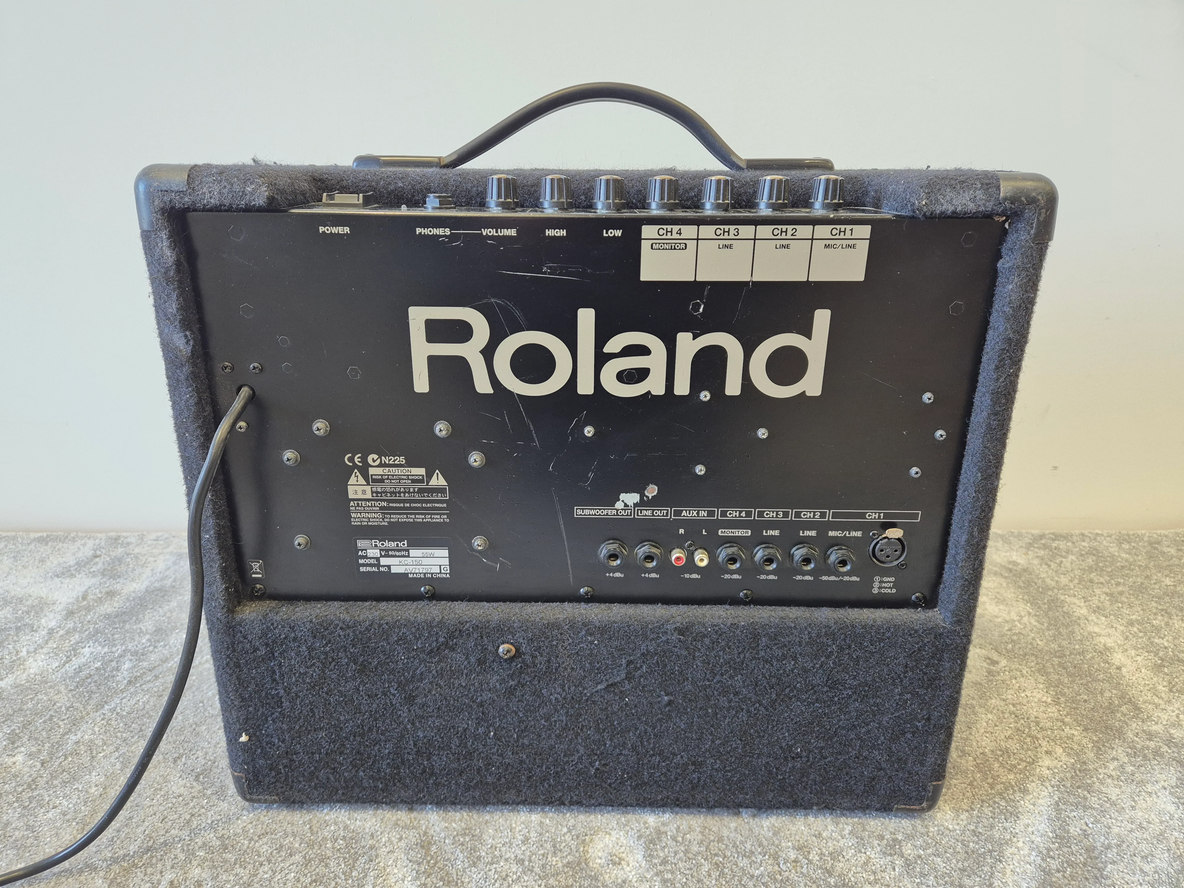 Roland KC-150 - Compact 65-watt Keyboard Amplifier - Image 5