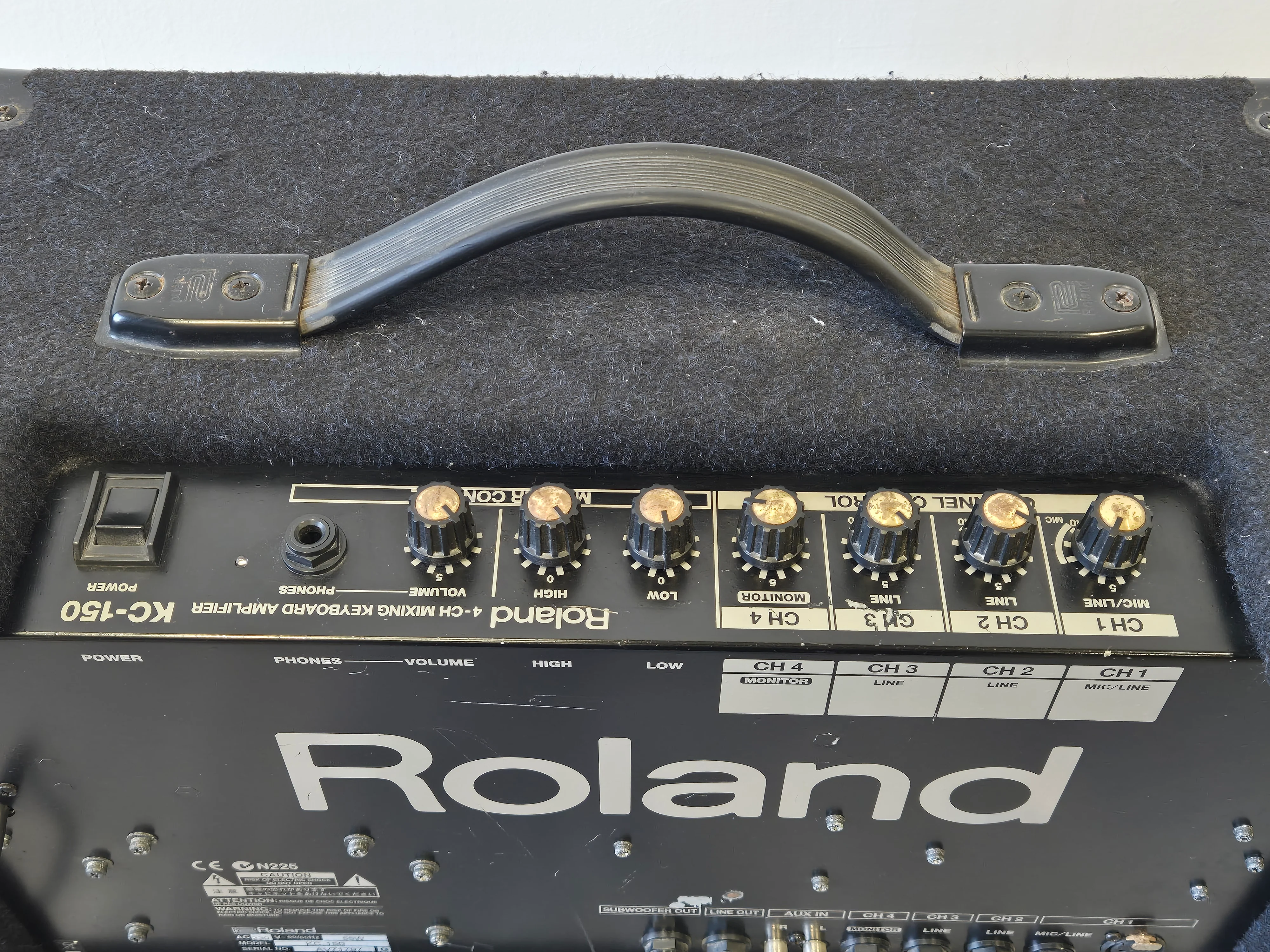 Roland KC-150 - Compact 65-watt Keyboard Amplifier - Image 6