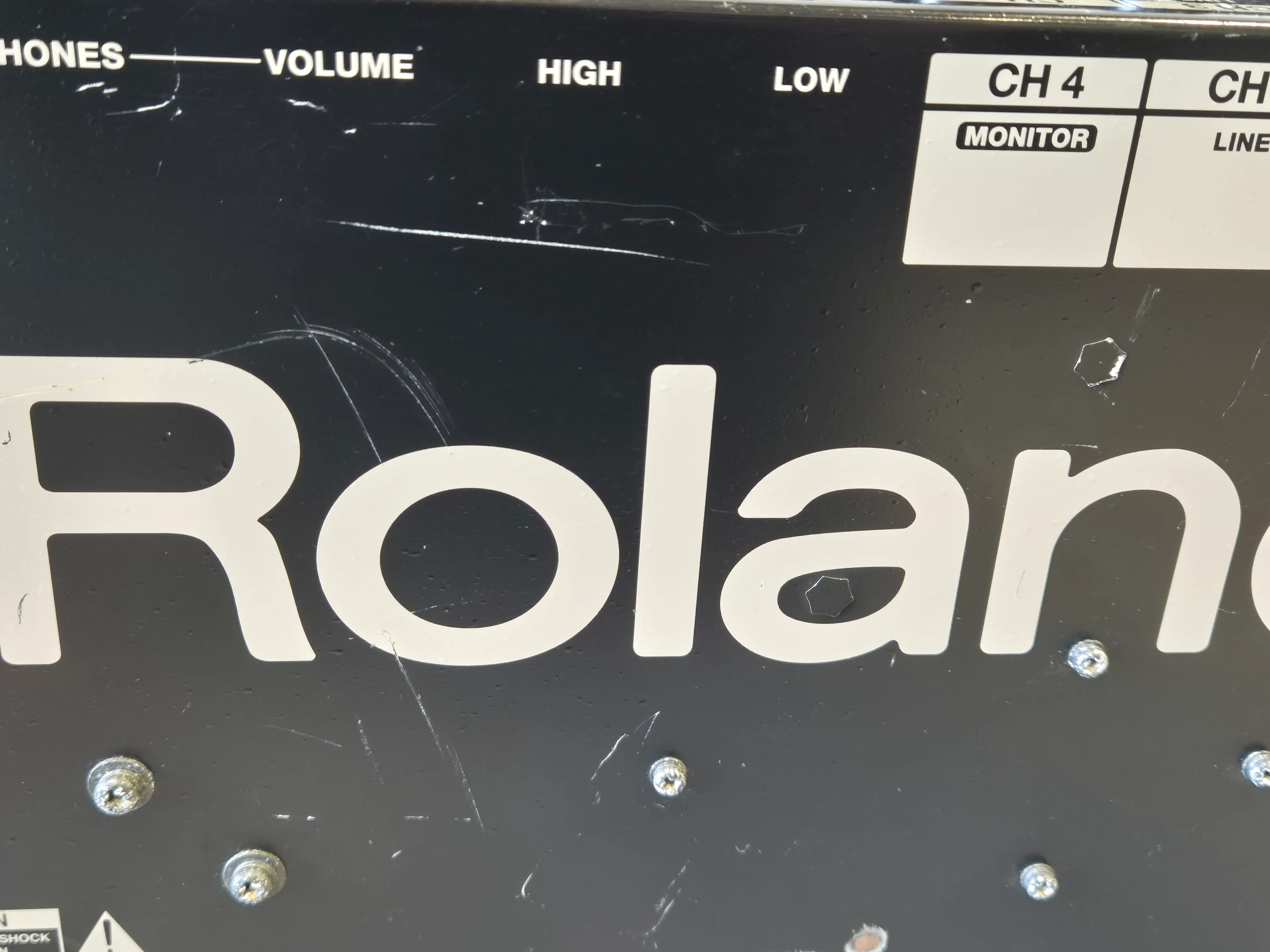 Roland KC-150 - Compact 65-watt Keyboard Amplifier - Image 9