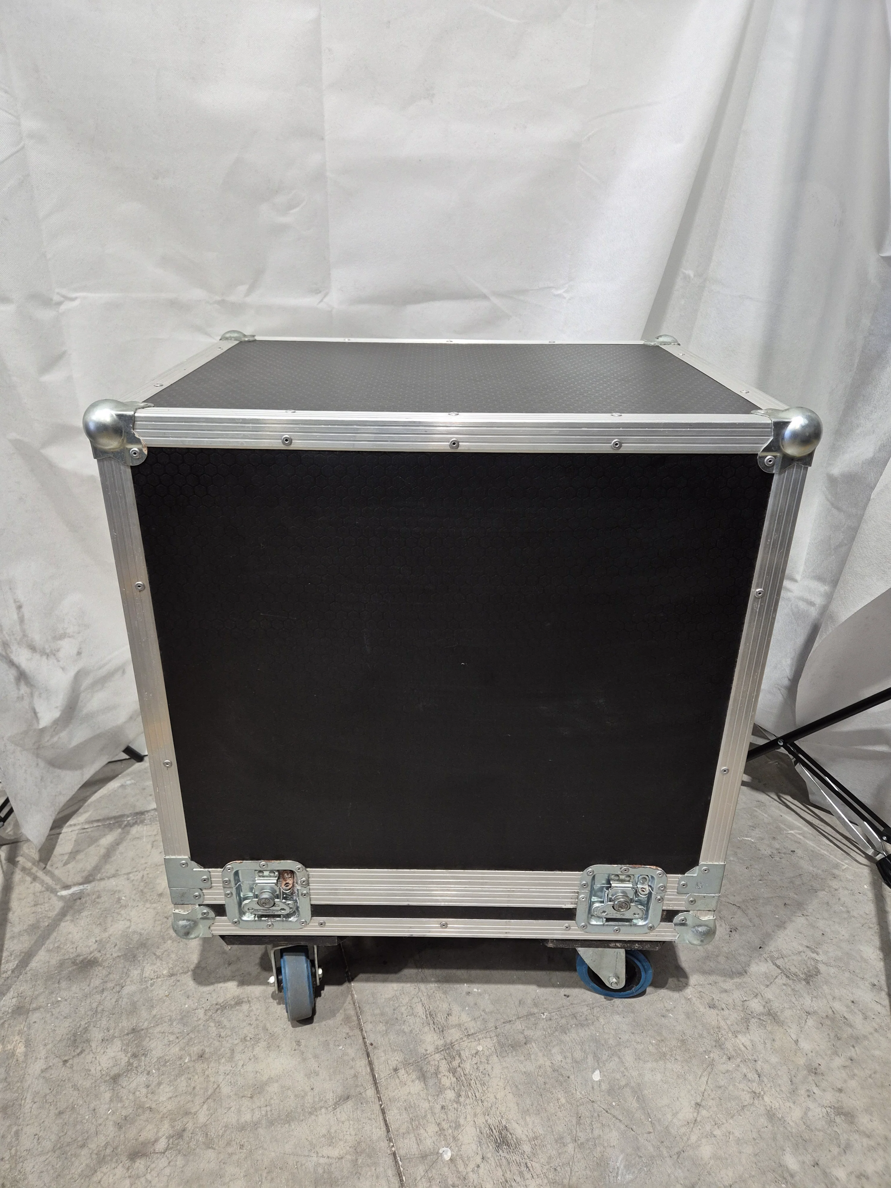 Roland KC550 - 4-Channel Keyboard Amplifier - Excellent w/ Swan Flight Case - Image 11
