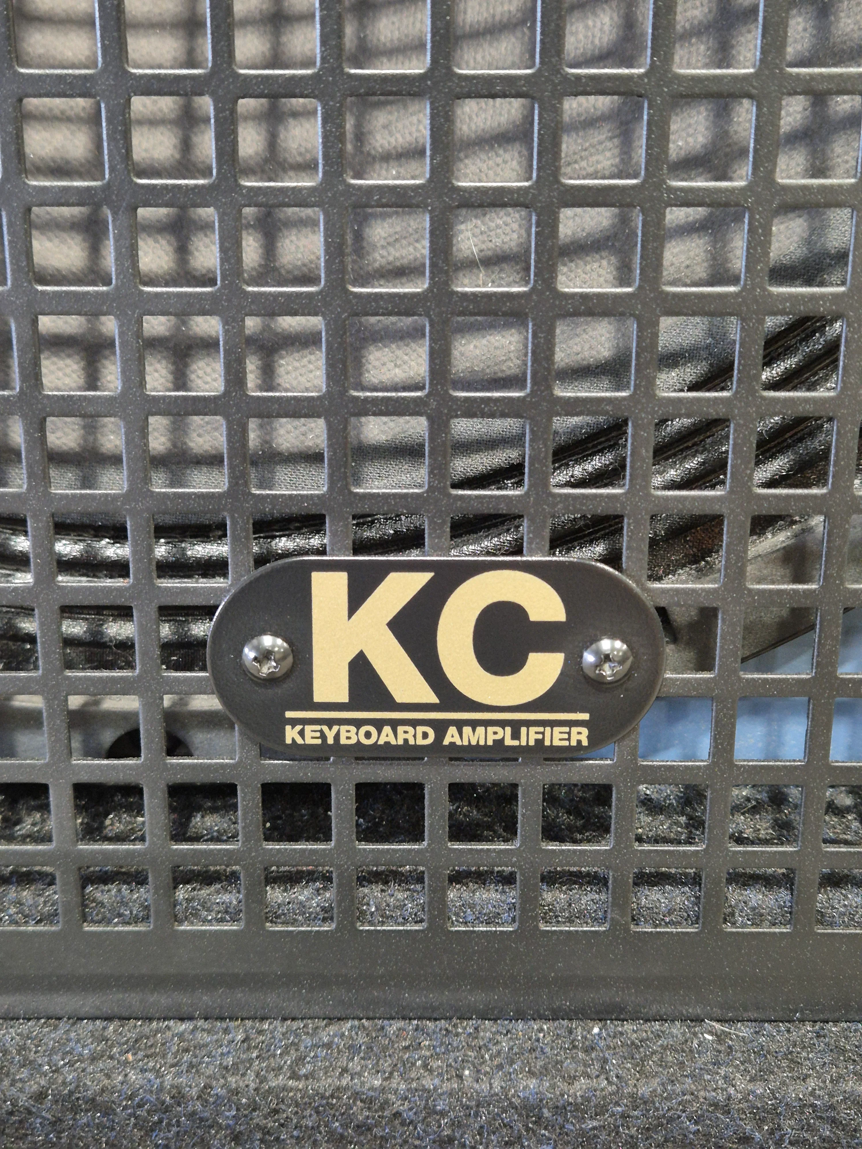Roland KC550 - 4-Channel Keyboard Amplifier - Excellent w/ Swan Flight Case - Image 2