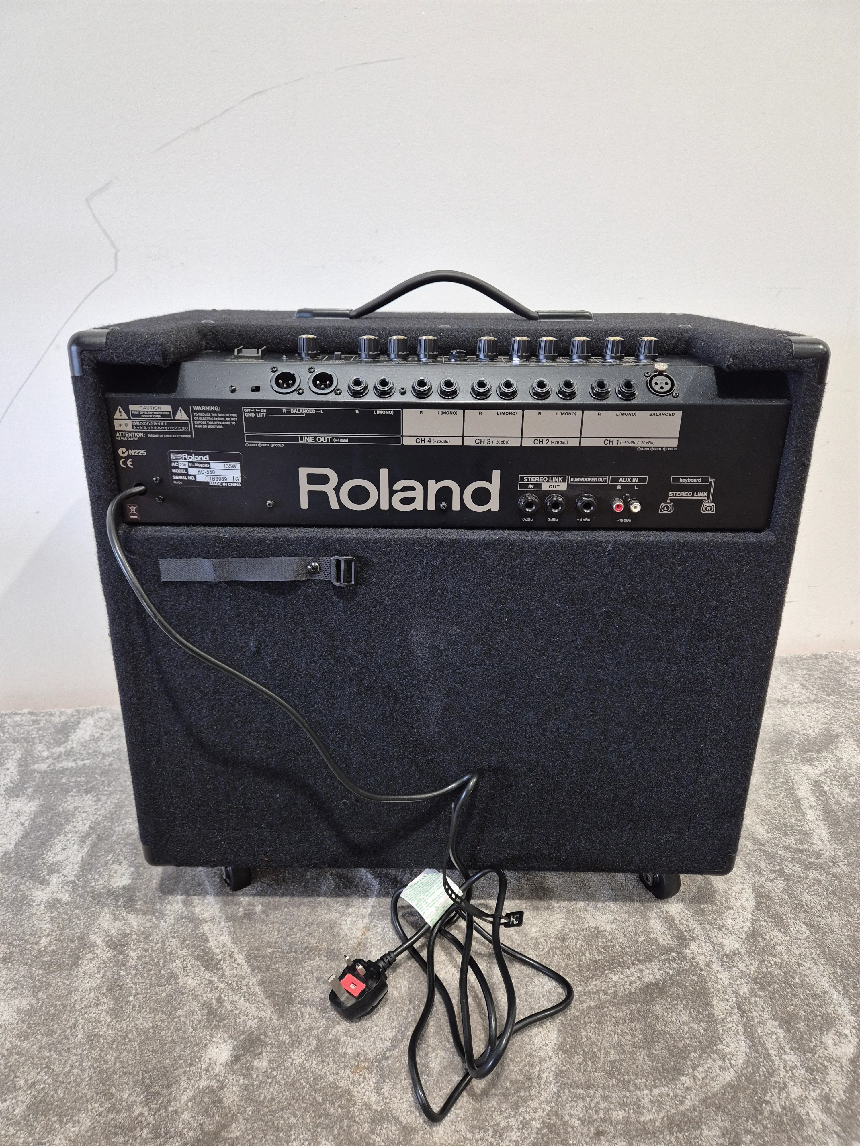 Roland KC550 - 4-Channel Keyboard Amplifier - Excellent w/ Swan Flight Case - Image 4