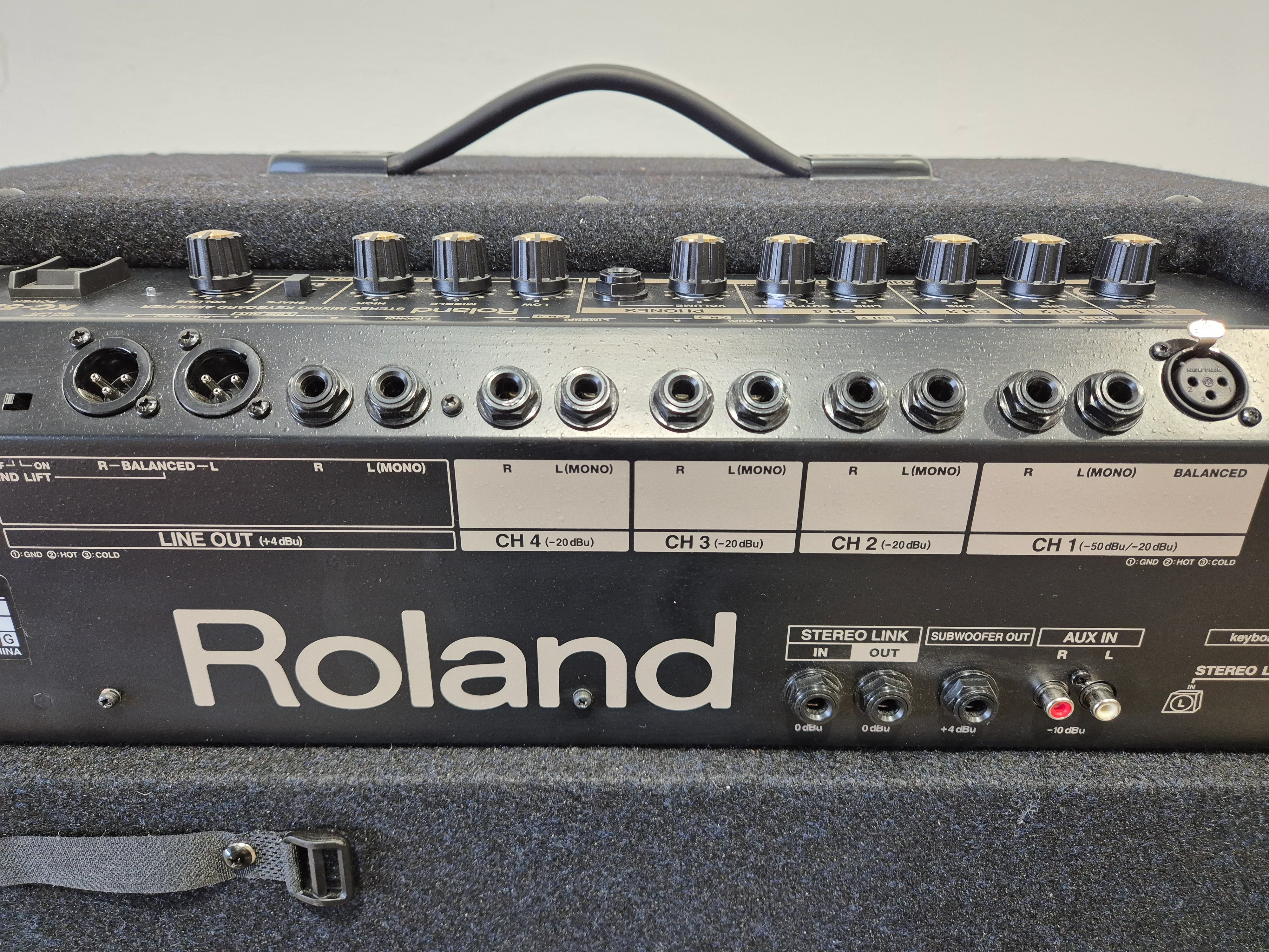 Roland KC550 - 4-Channel Keyboard Amplifier - Excellent w/ Swan Flight Case - Image 7
