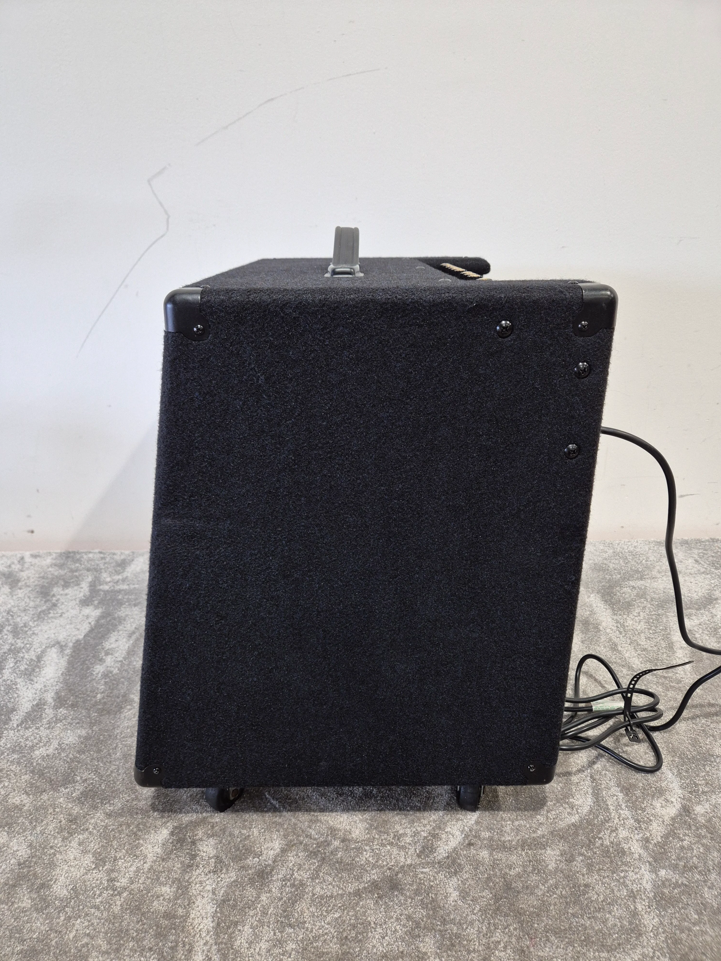 Roland KC550 - 4-Channel Keyboard Amplifier - Excellent w/ Swan Flight Case - Image 8