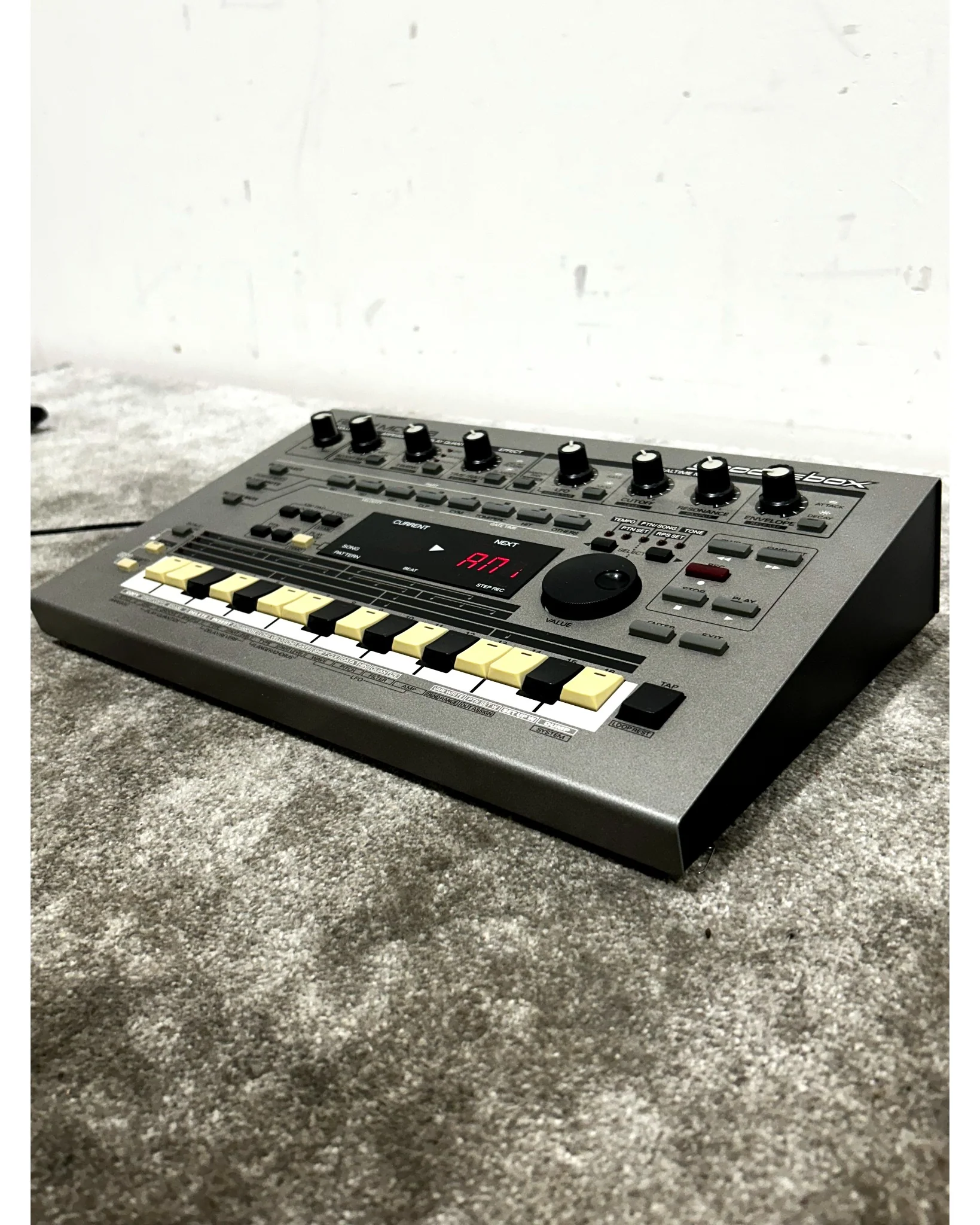 Roland MC-303 - Synthesizer - Silver - Excellent - Image 2