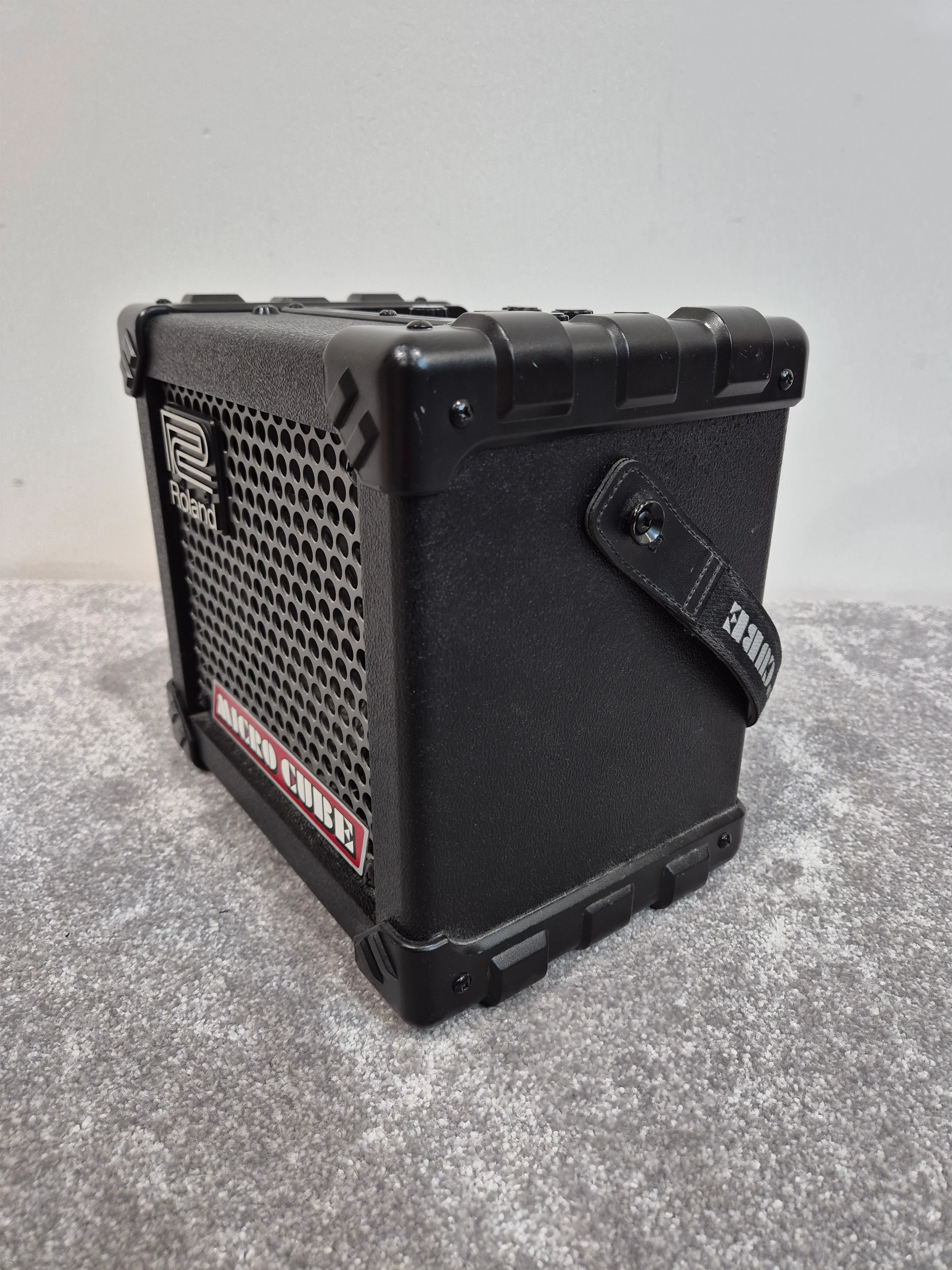 Roland Micro Cube - Portable Guitar Amplifier - Battery or Mains Power - Image 2