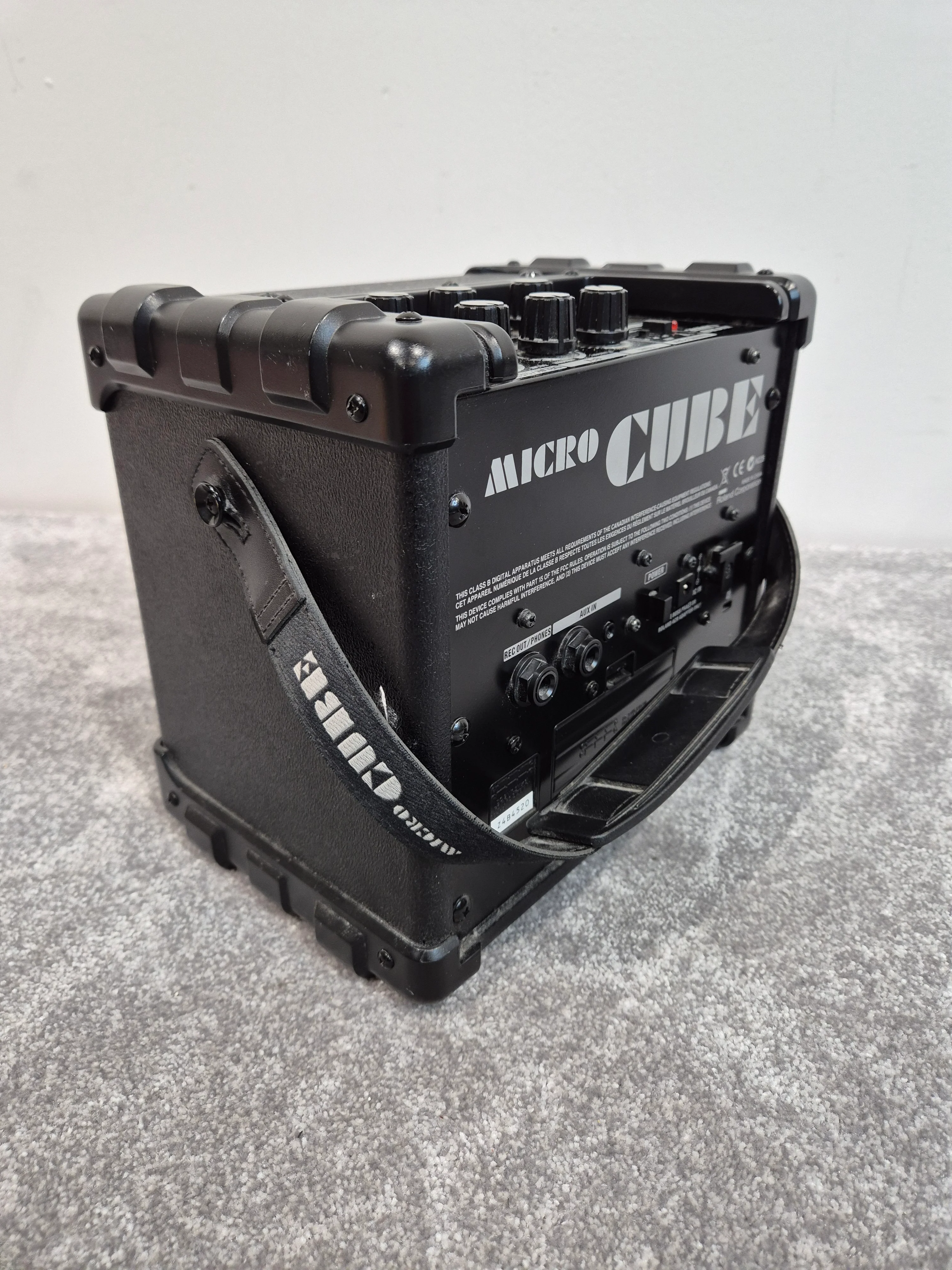Roland Micro Cube - Portable Guitar Amplifier - Battery or Mains Power - Image 3