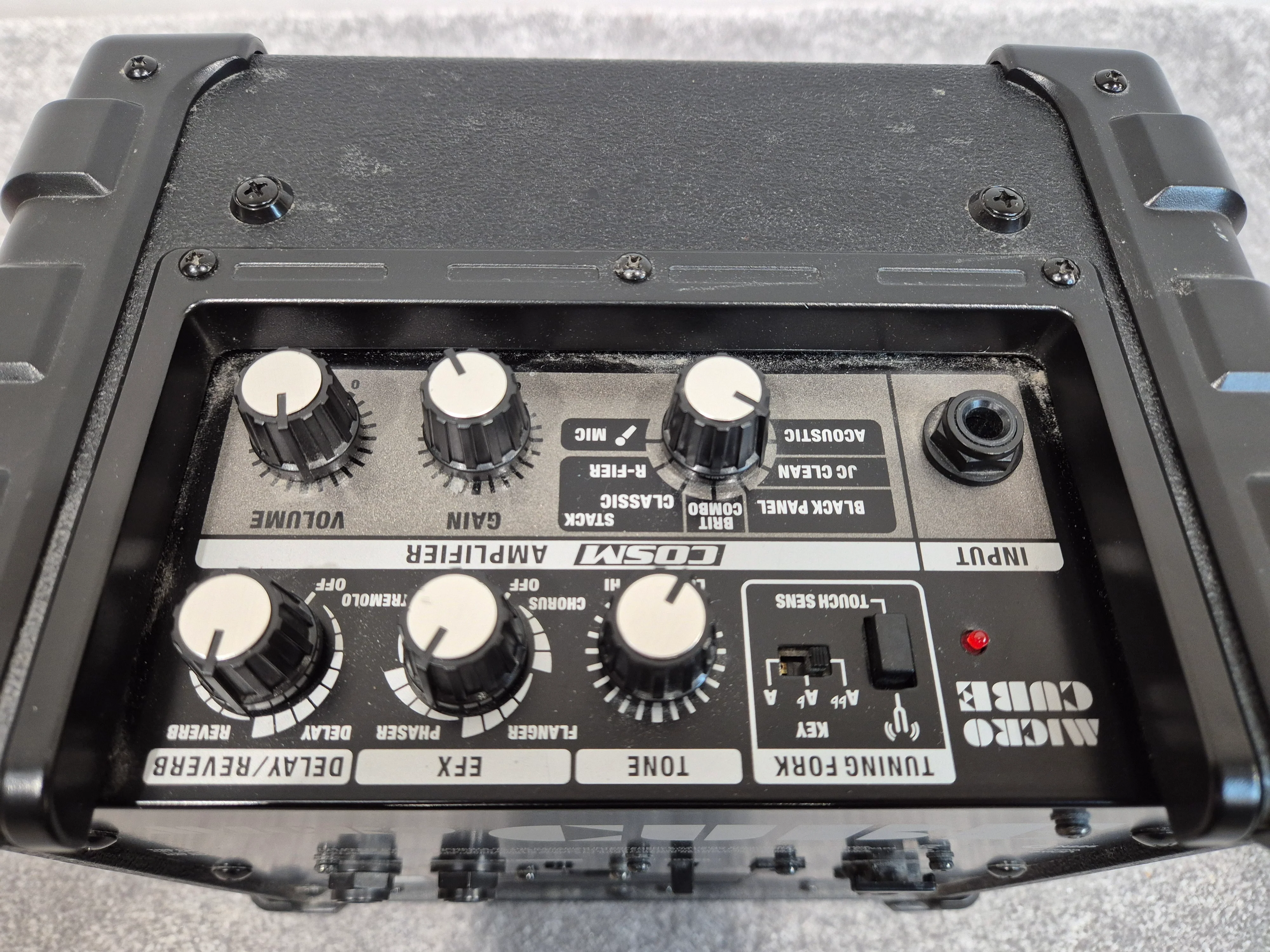 Roland Micro Cube - Portable Guitar Amplifier - Battery or Mains Power - Image 6