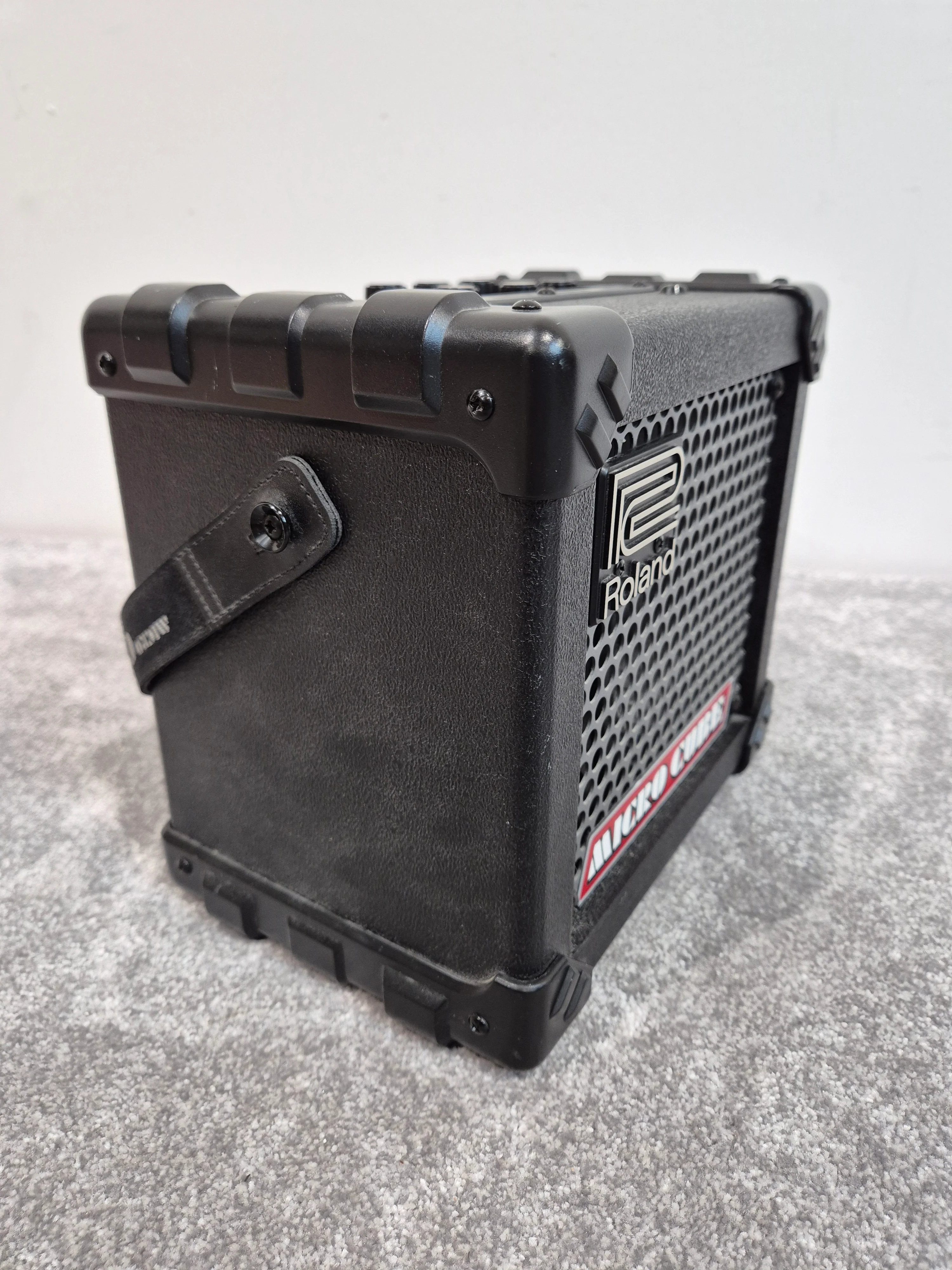 Roland Micro Cube - Portable Guitar Amplifier - Battery or Mains Power - Image 8