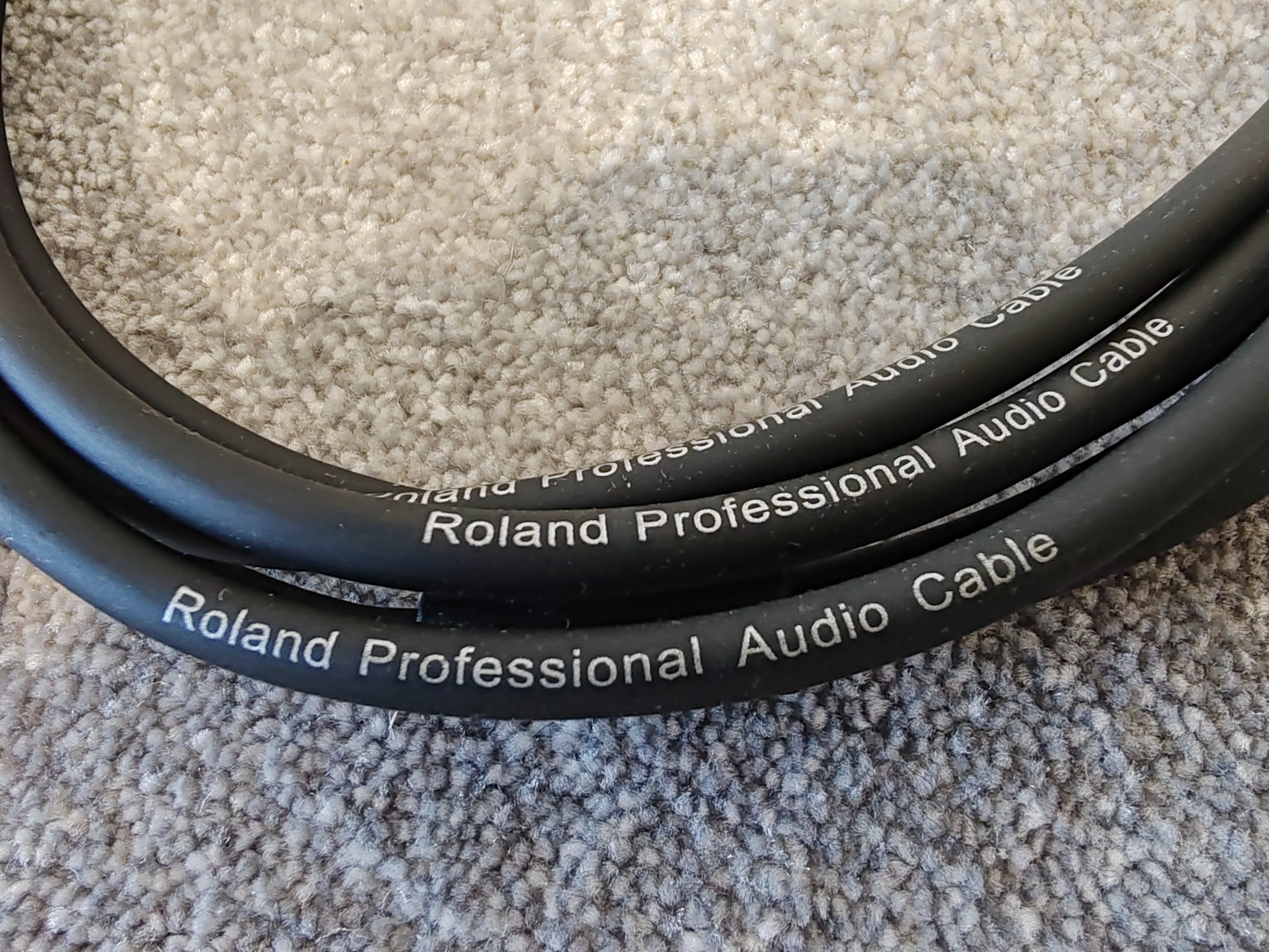 Roland RCC-10-TR28V2 Professional Spliter Cable 1/4" TRS Stereo to 2x 1/4" TS Mono - Image 2