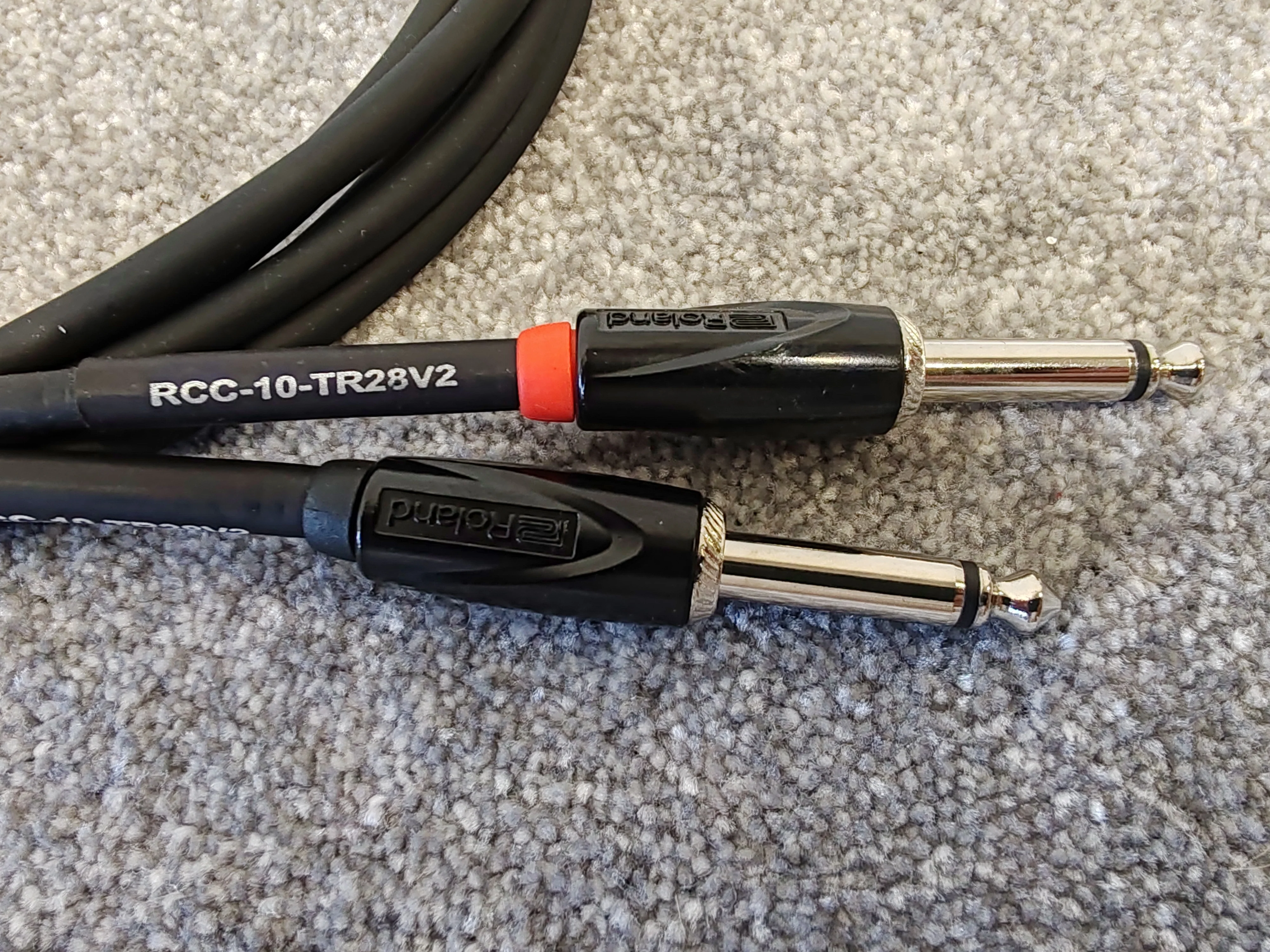 Roland RCC-10-TR28V2 Professional Spliter Cable 1/4" TRS Stereo to 2x 1/4" TS Mono - Image 3