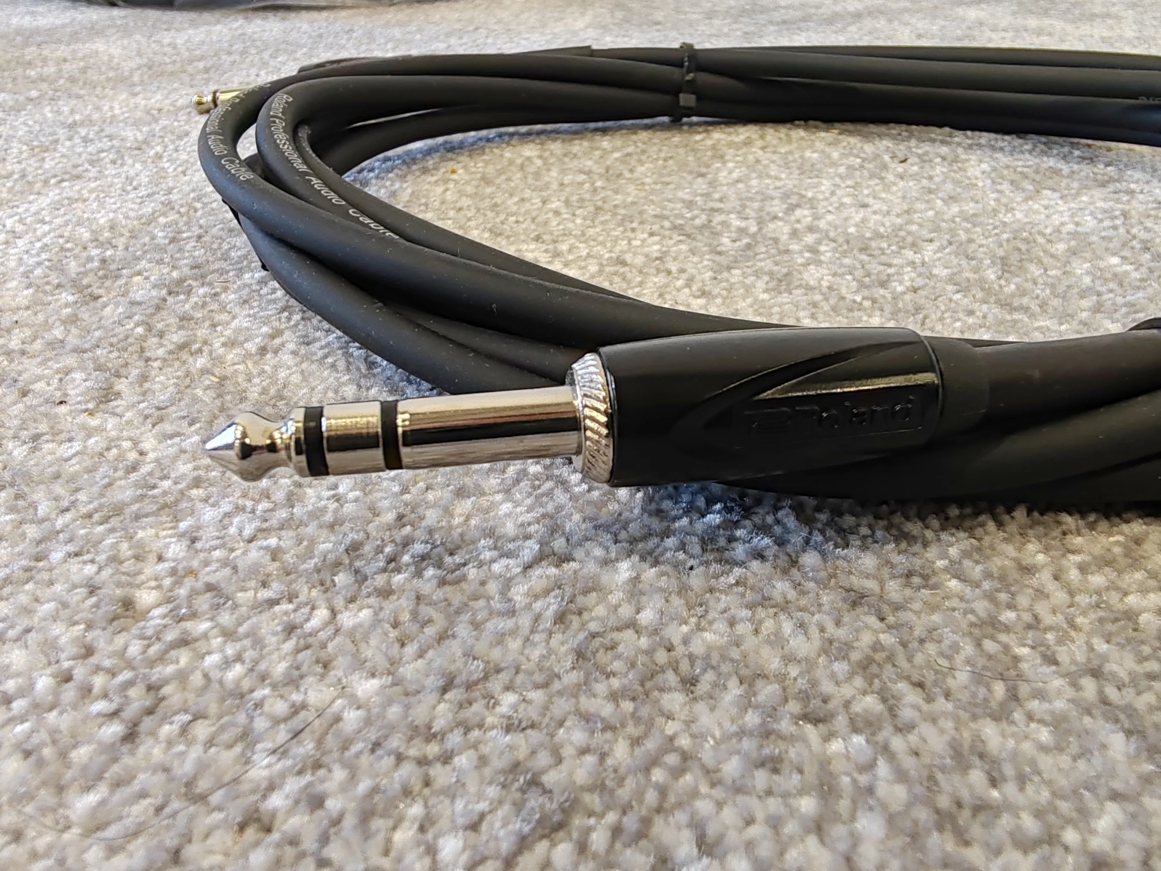 Roland RCC-10-TR28V2 Professional Spliter Cable 1/4" TRS Stereo to 2x 1/4" TS Mono - Image 4