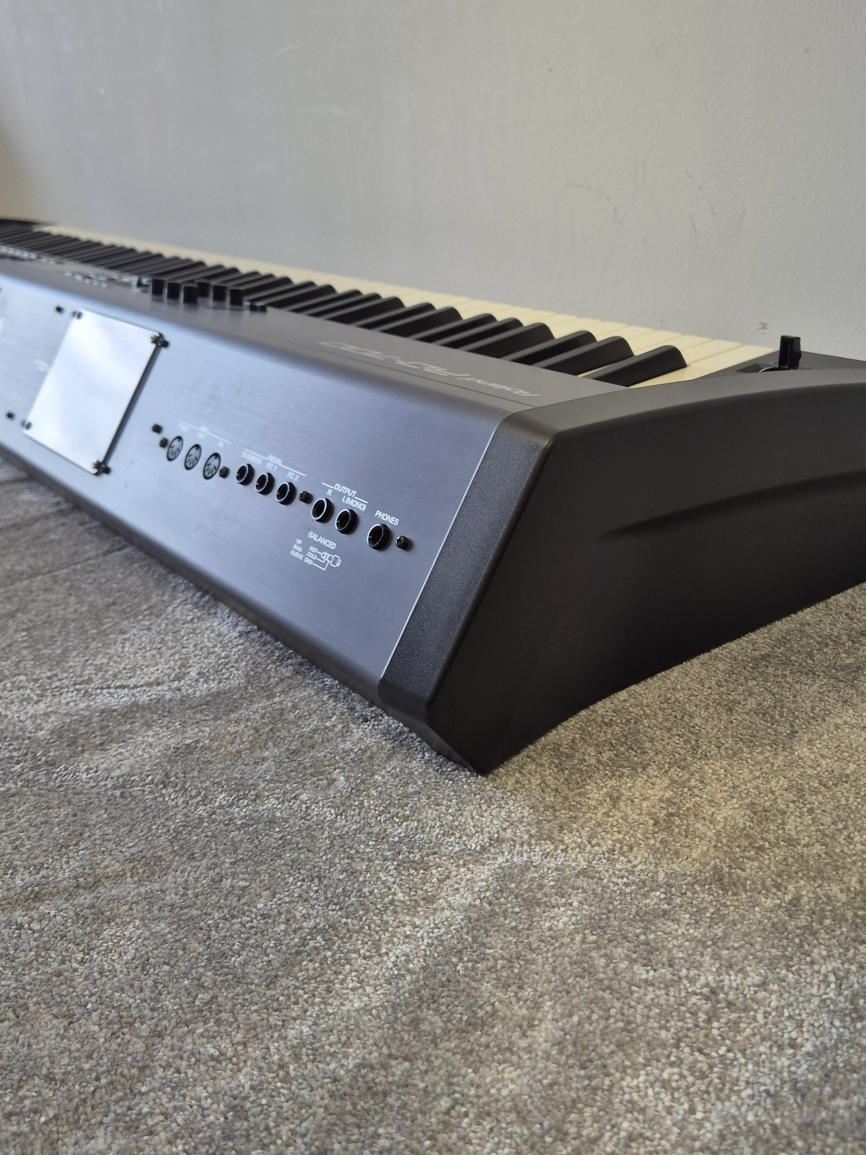 Roland RD-700 - Digital Stage Piano (Read Description) - Image 16