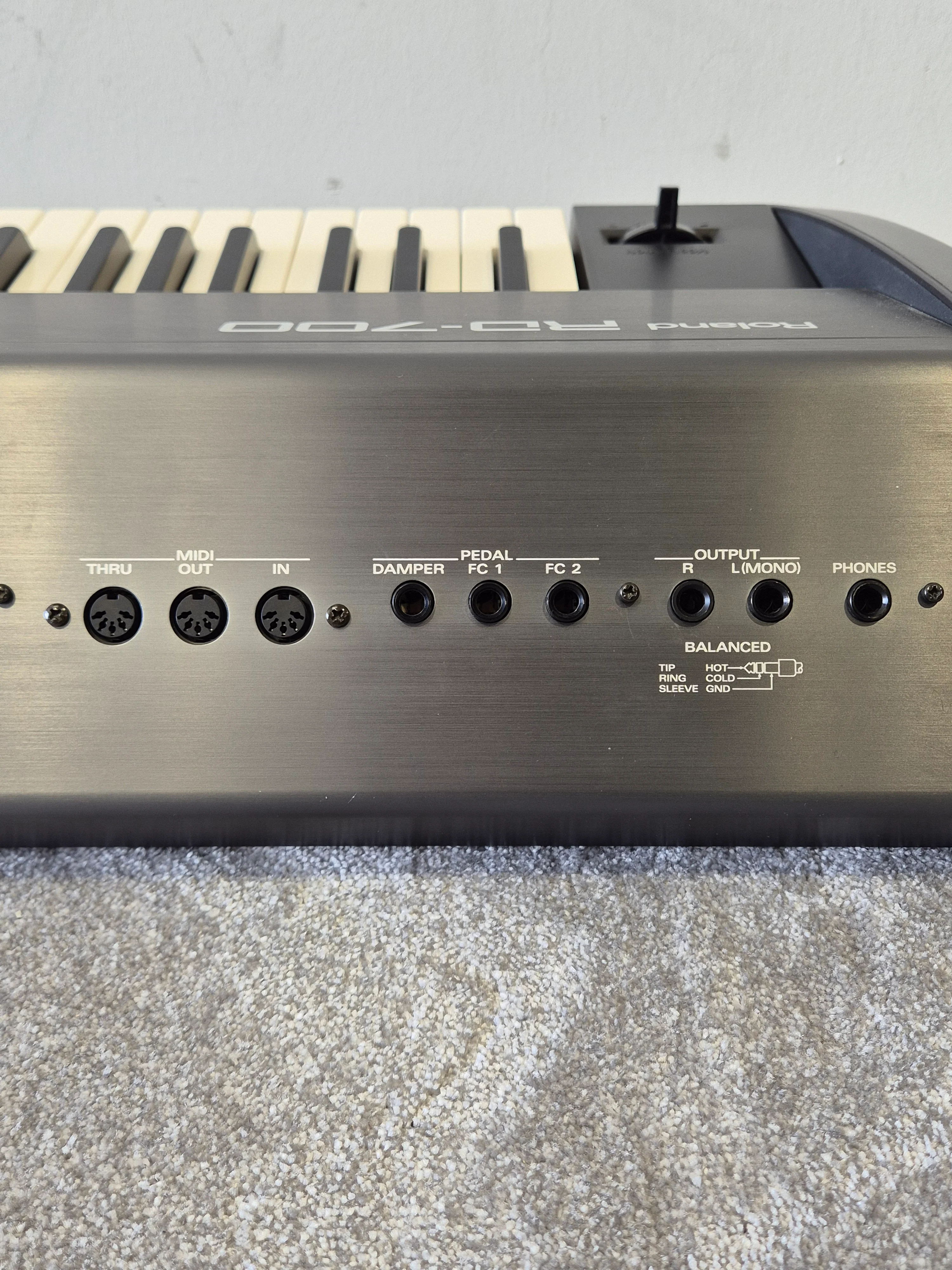 Roland RD-700 - Digital Stage Piano (Read Description) - Image 17