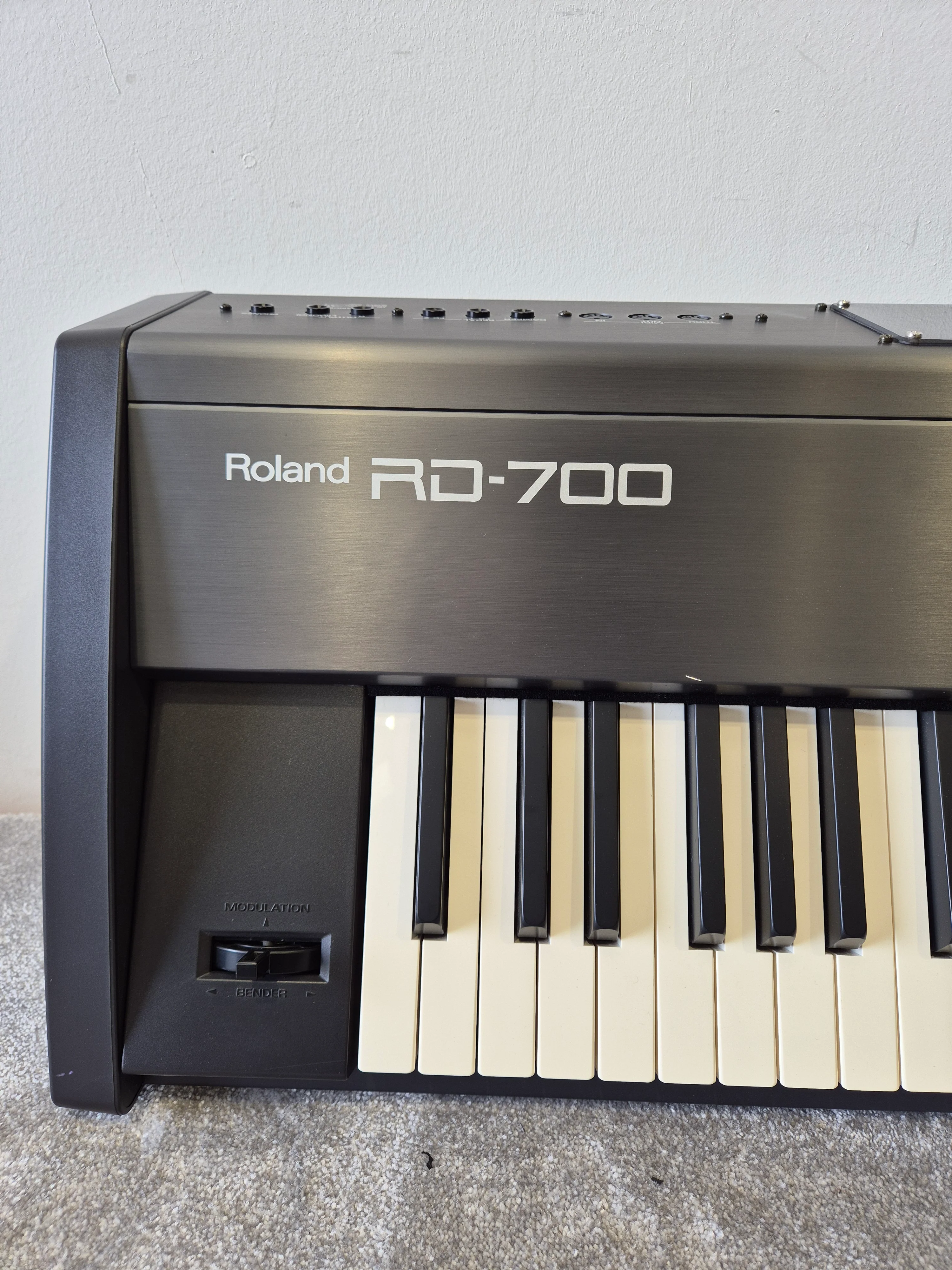 Roland RD-700 - Digital Stage Piano (Read Description) - Image 4