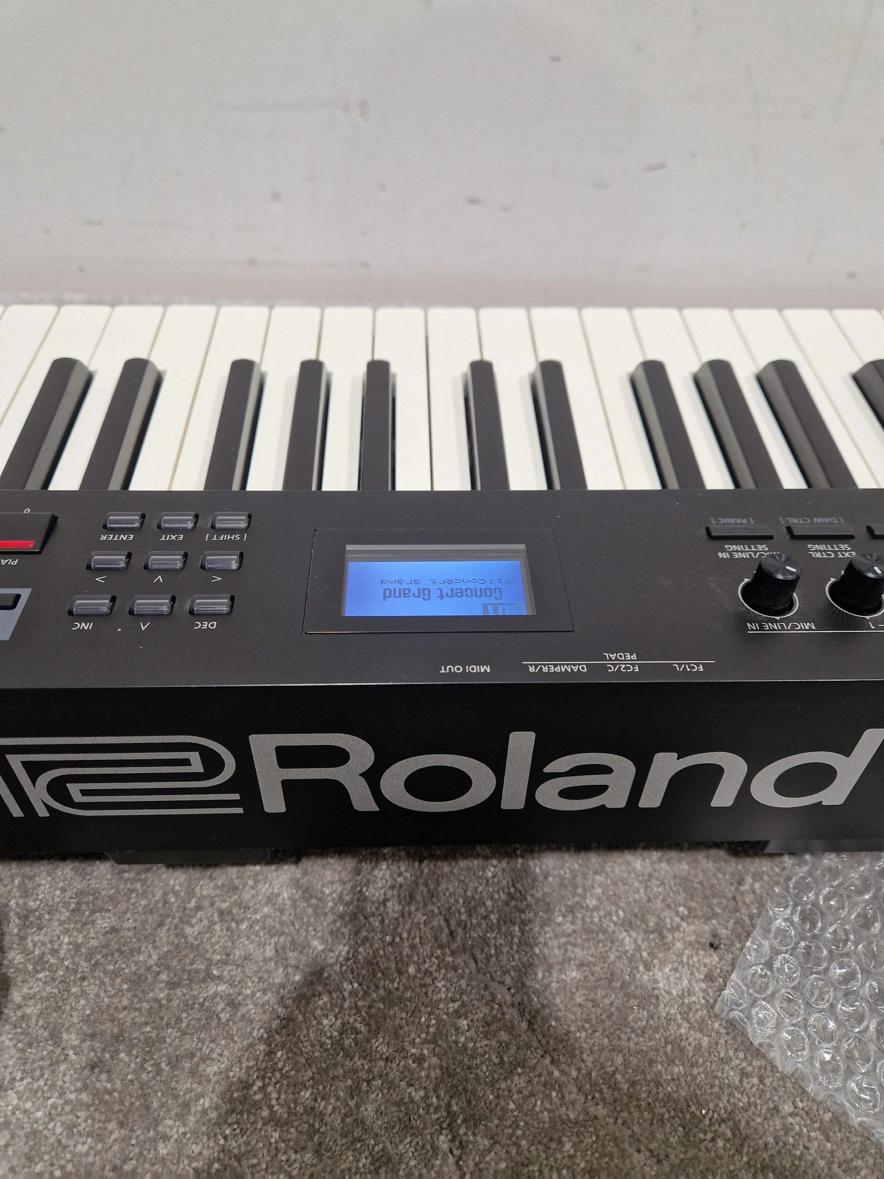 Roland RD-88 Digital Piano - Authentic Sounds - Excellent w/ Power Supply & Pedal - Image 8