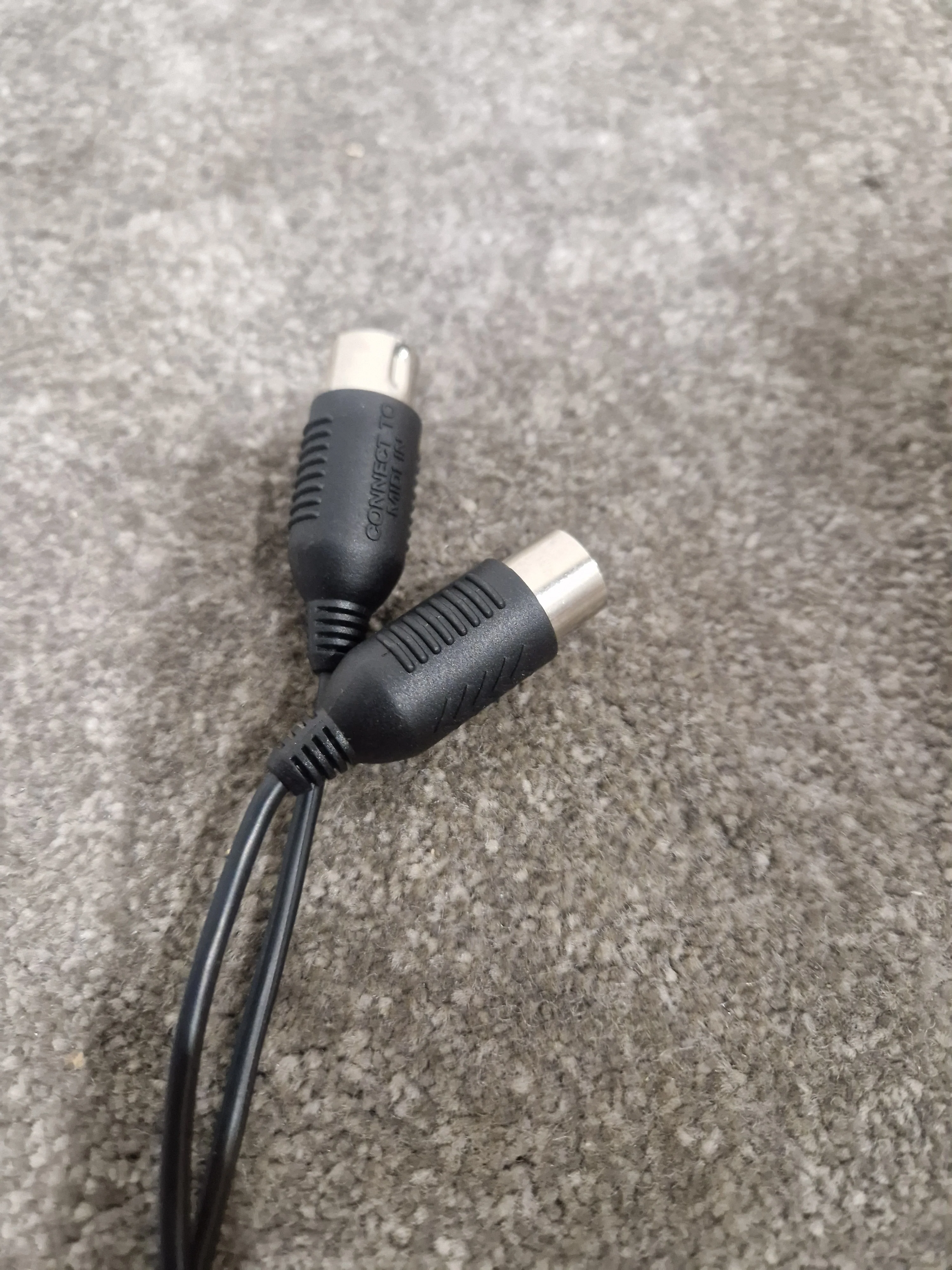 Roland UM One USB MIDI Interface – MIDI Interface - Excellent - Image 2