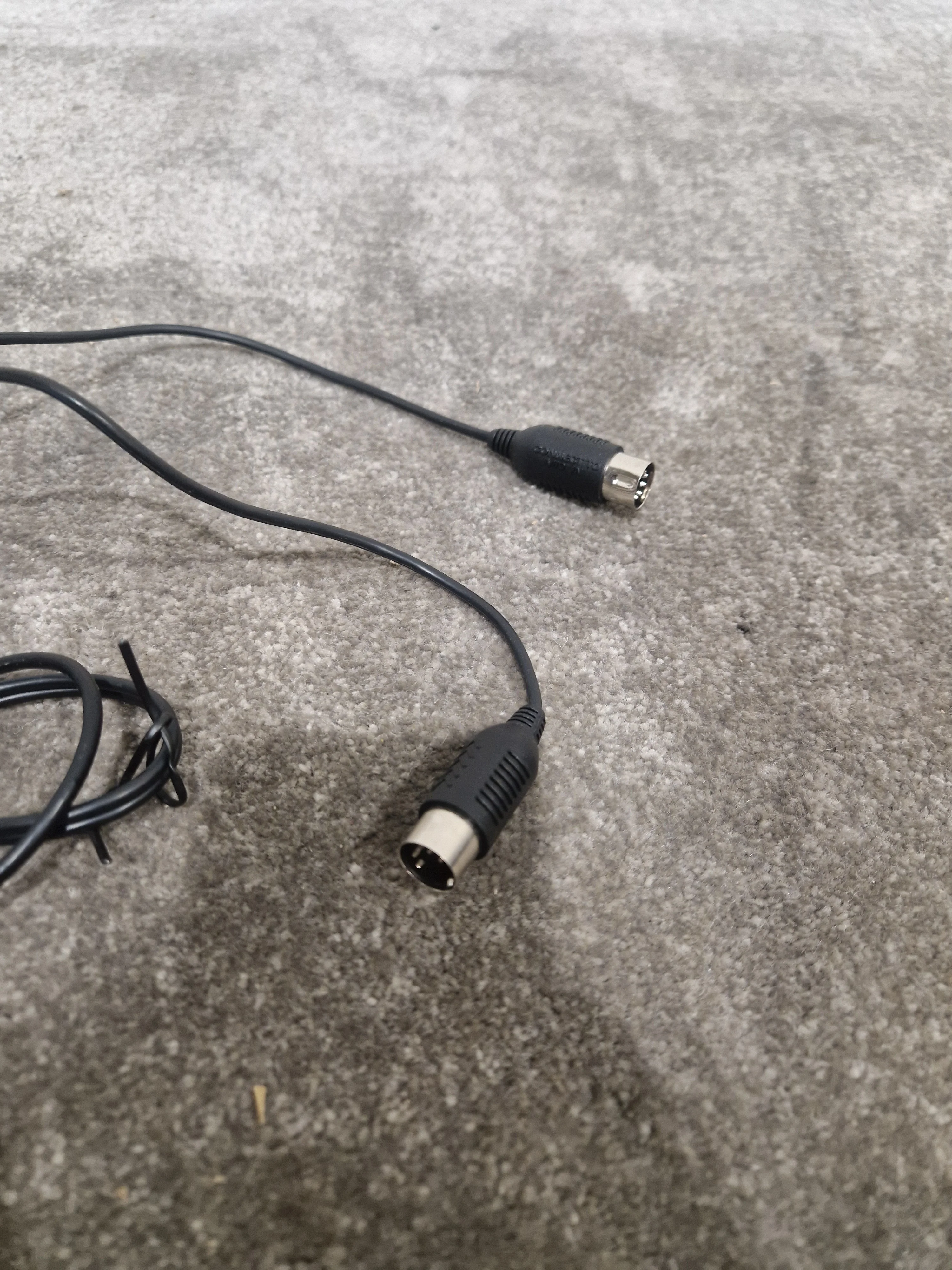 Roland UM One USB MIDI Interface – MIDI Interface - Excellent - Image 8