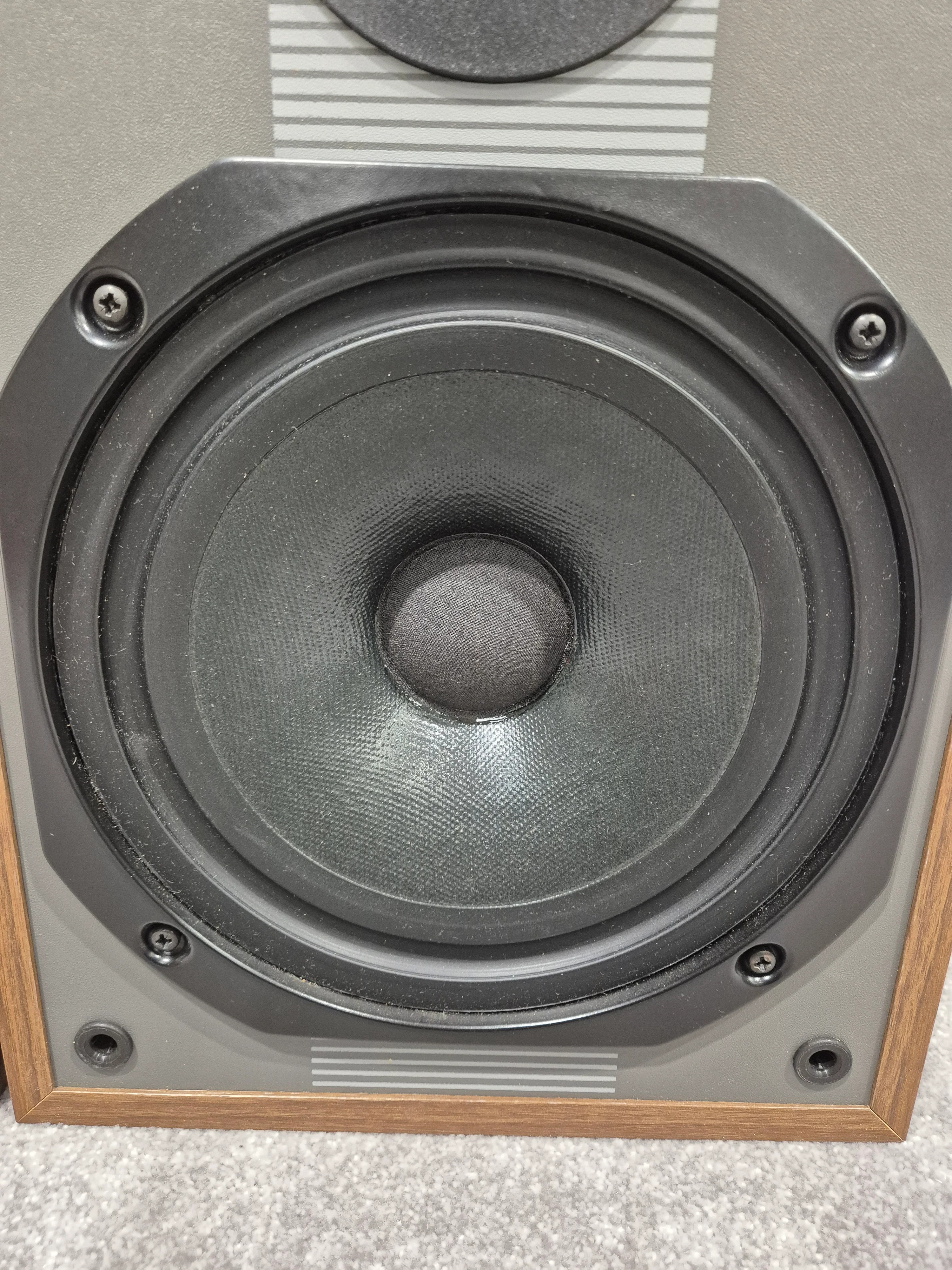 Rotel RL 850 - 50-watts Bookshelf Speakers (Pair) - Image 2