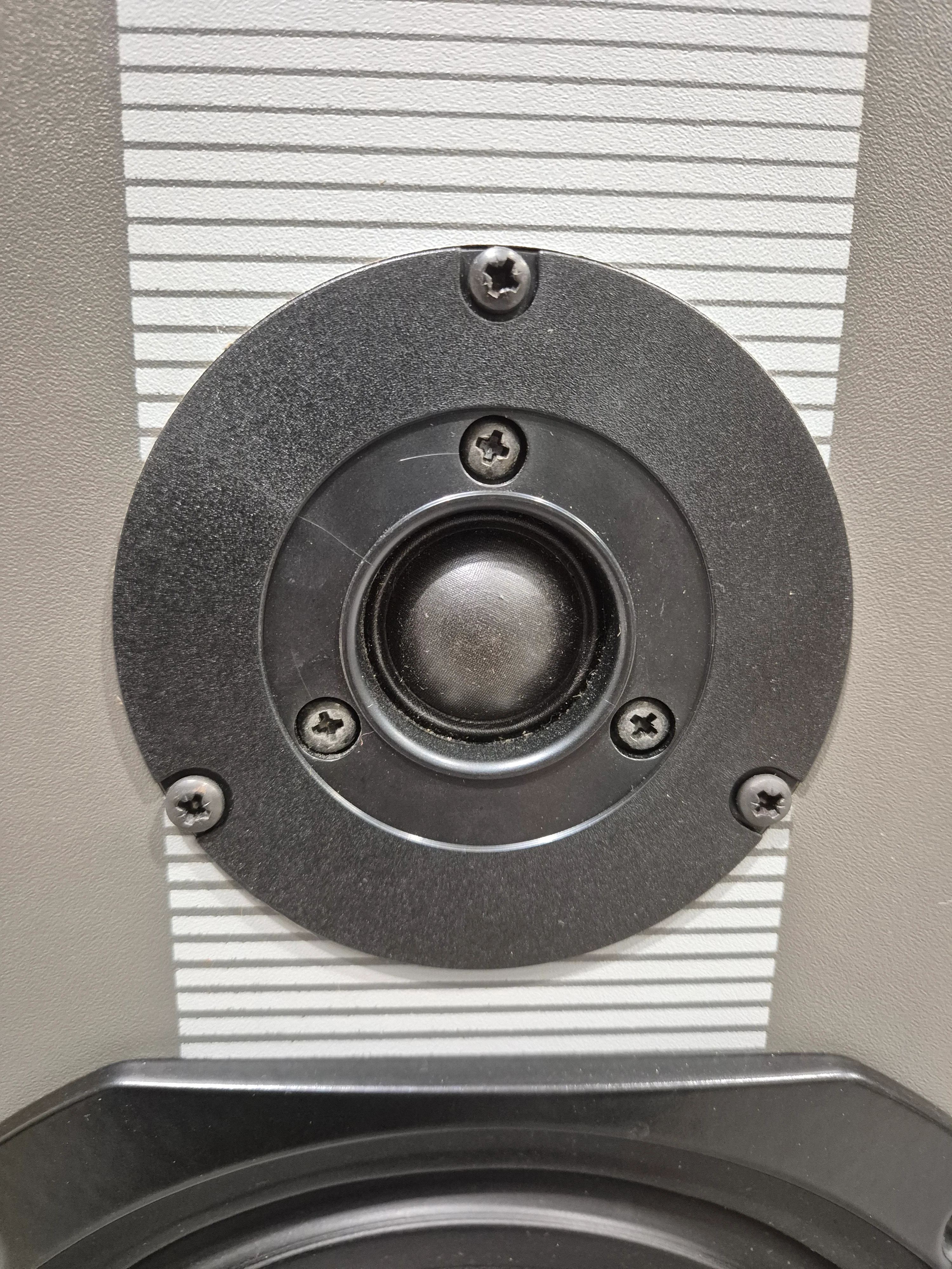Rotel RL 850 - 50-watts Bookshelf Speakers (Pair) - Image 3