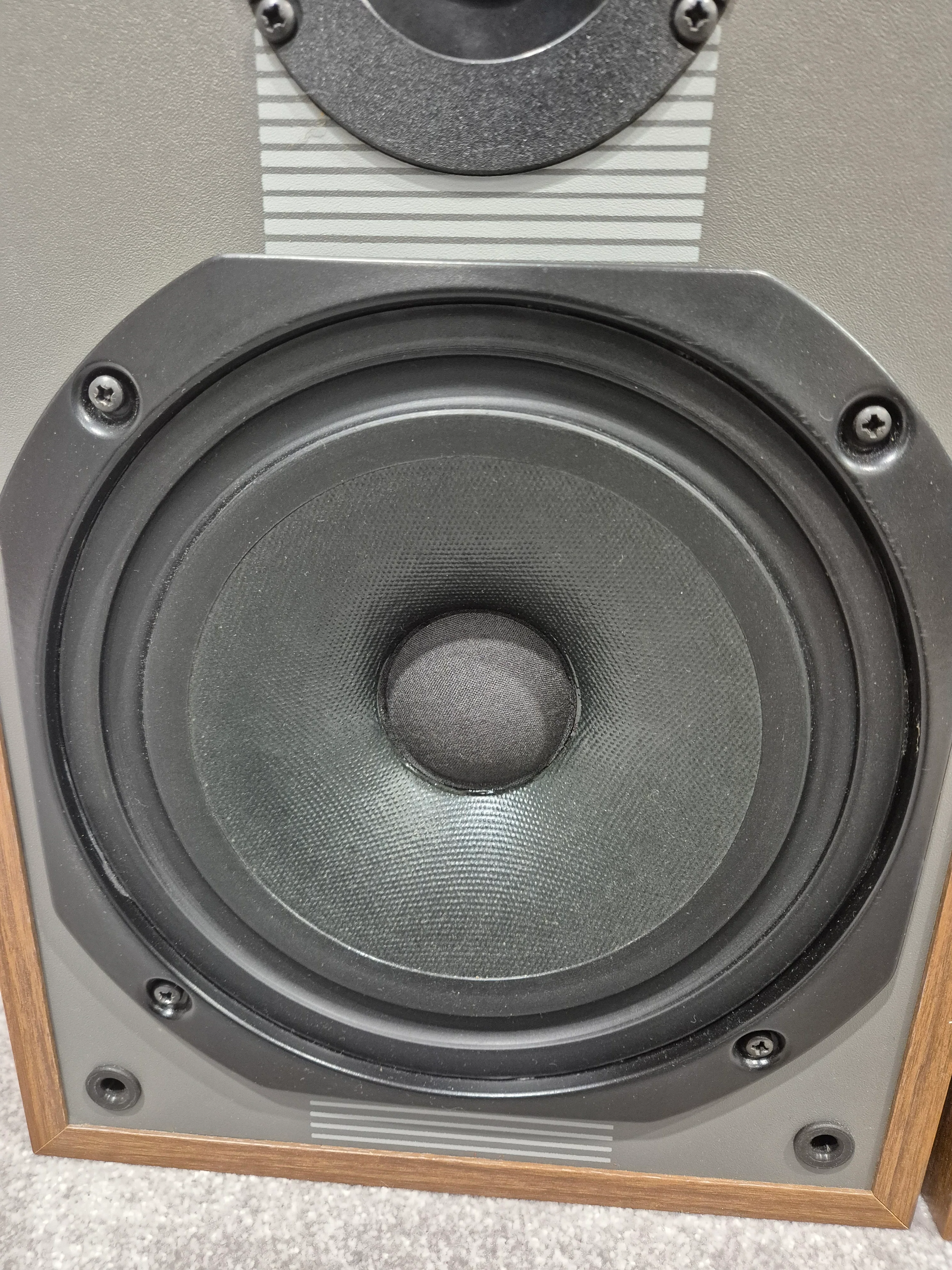 Rotel RL 850 - 50-watts Bookshelf Speakers (Pair) - Image 4