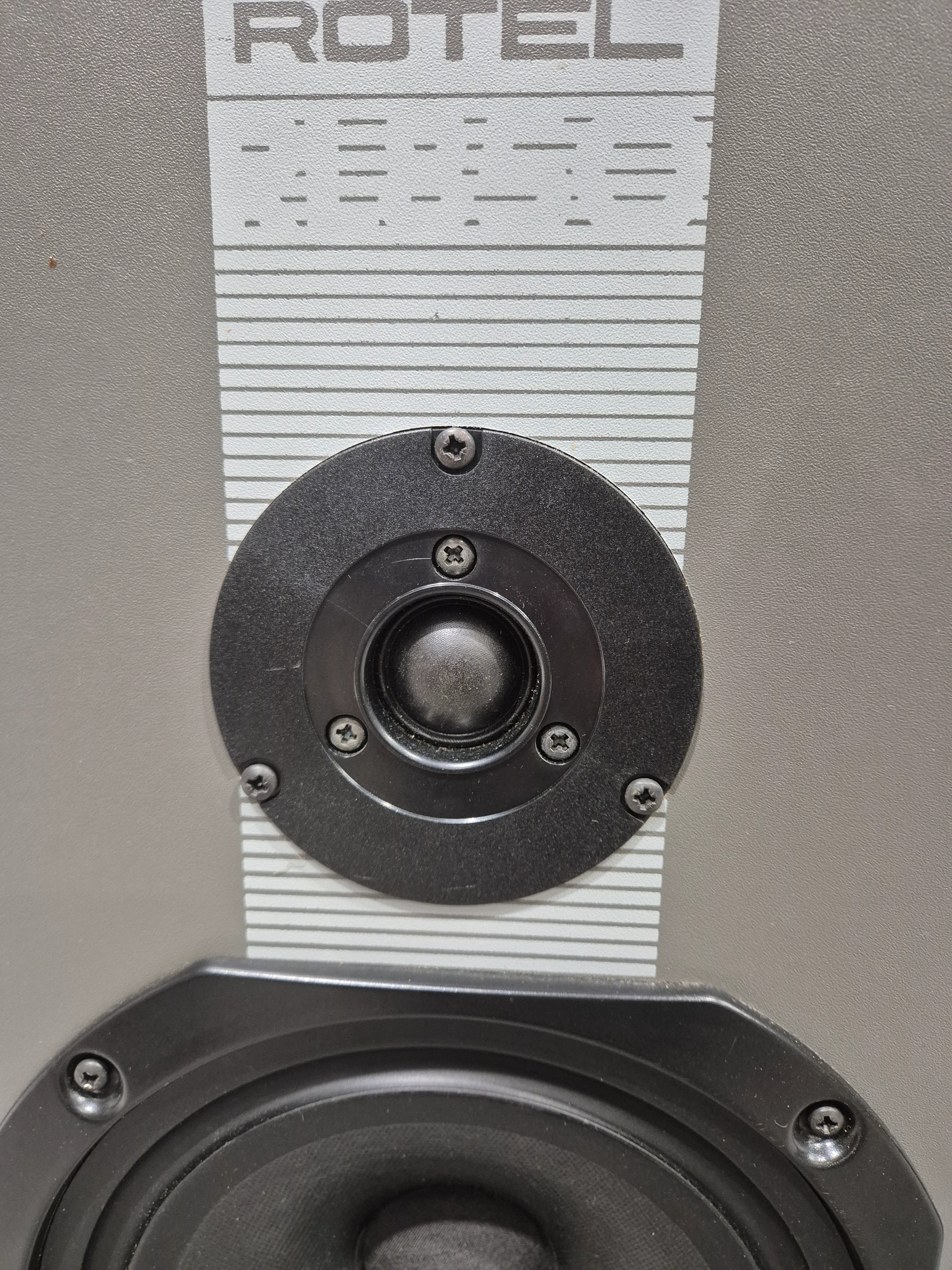 Rotel RL 850 - 50-watts Bookshelf Speakers (Pair) - Image 5