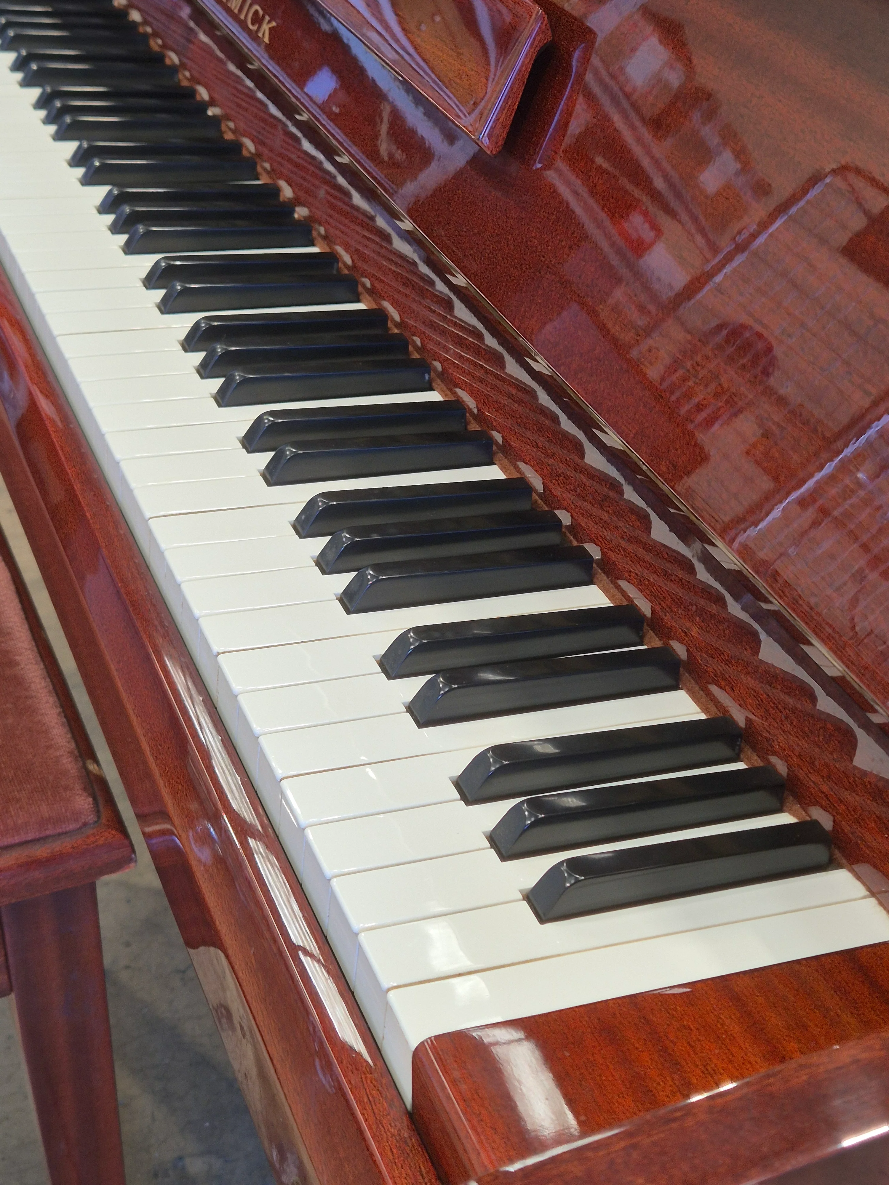 Samick SU-105 - Console Upright Piano w/ Stool - Excellent - Image 7
