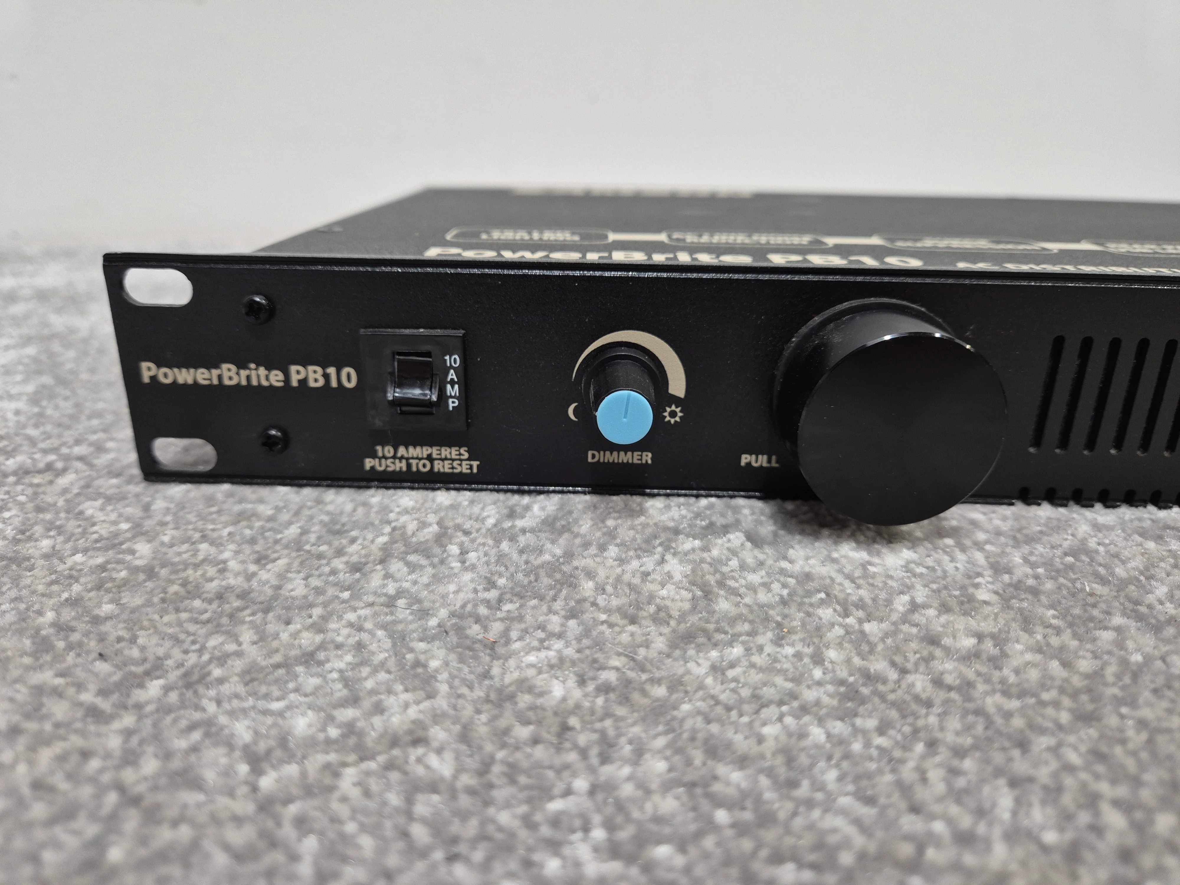 Samson PowerBrite PB10 - 19-inch Rackmount Power Conditioner - Image 2