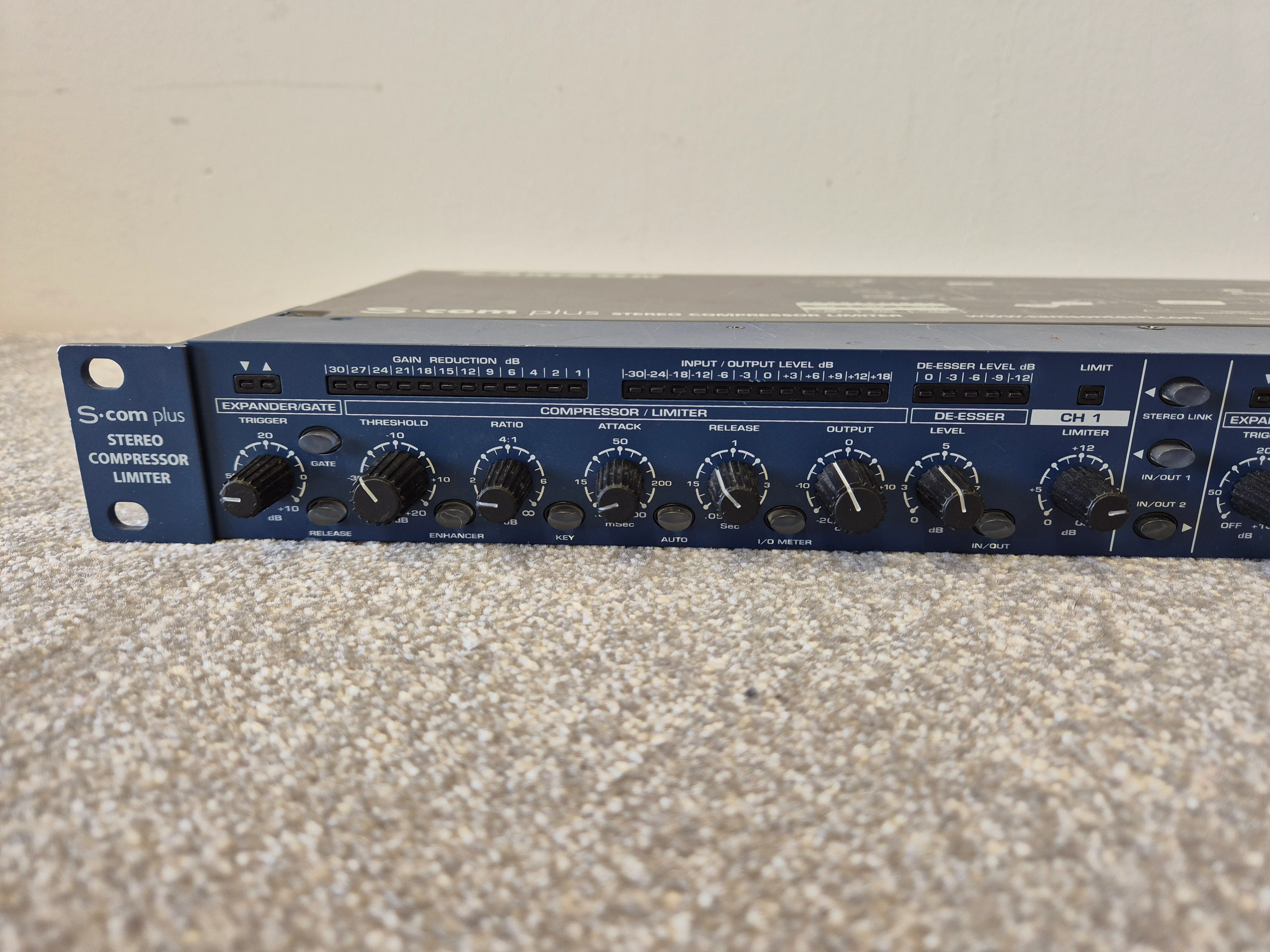 Samson S-COM Plus Stereo Compressor/Limiter - Versatile Audio Processing - Very Good w/ Original Box - Image 3