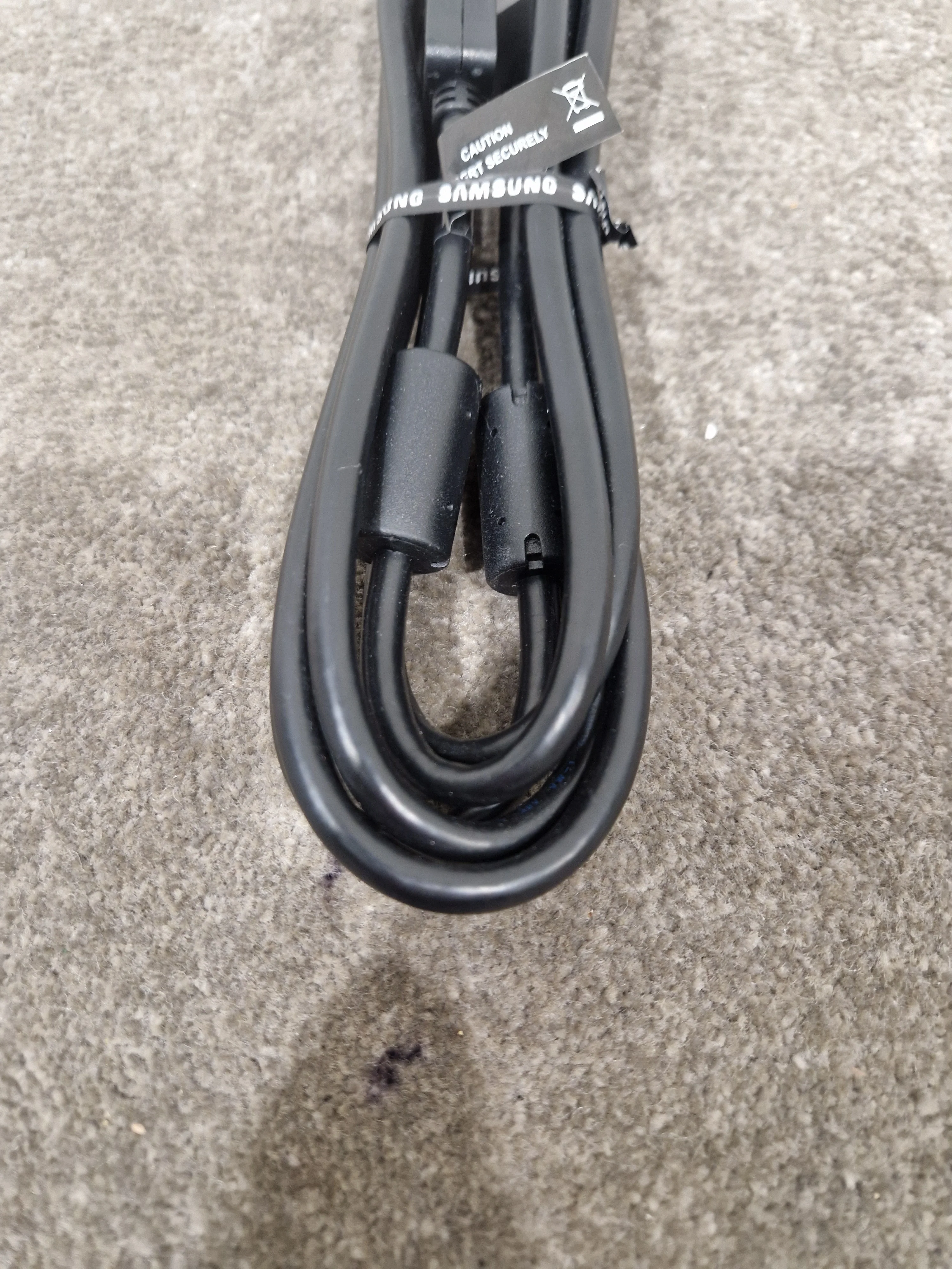 Samsung DisplayPort Cable Black - Like New - Image 2