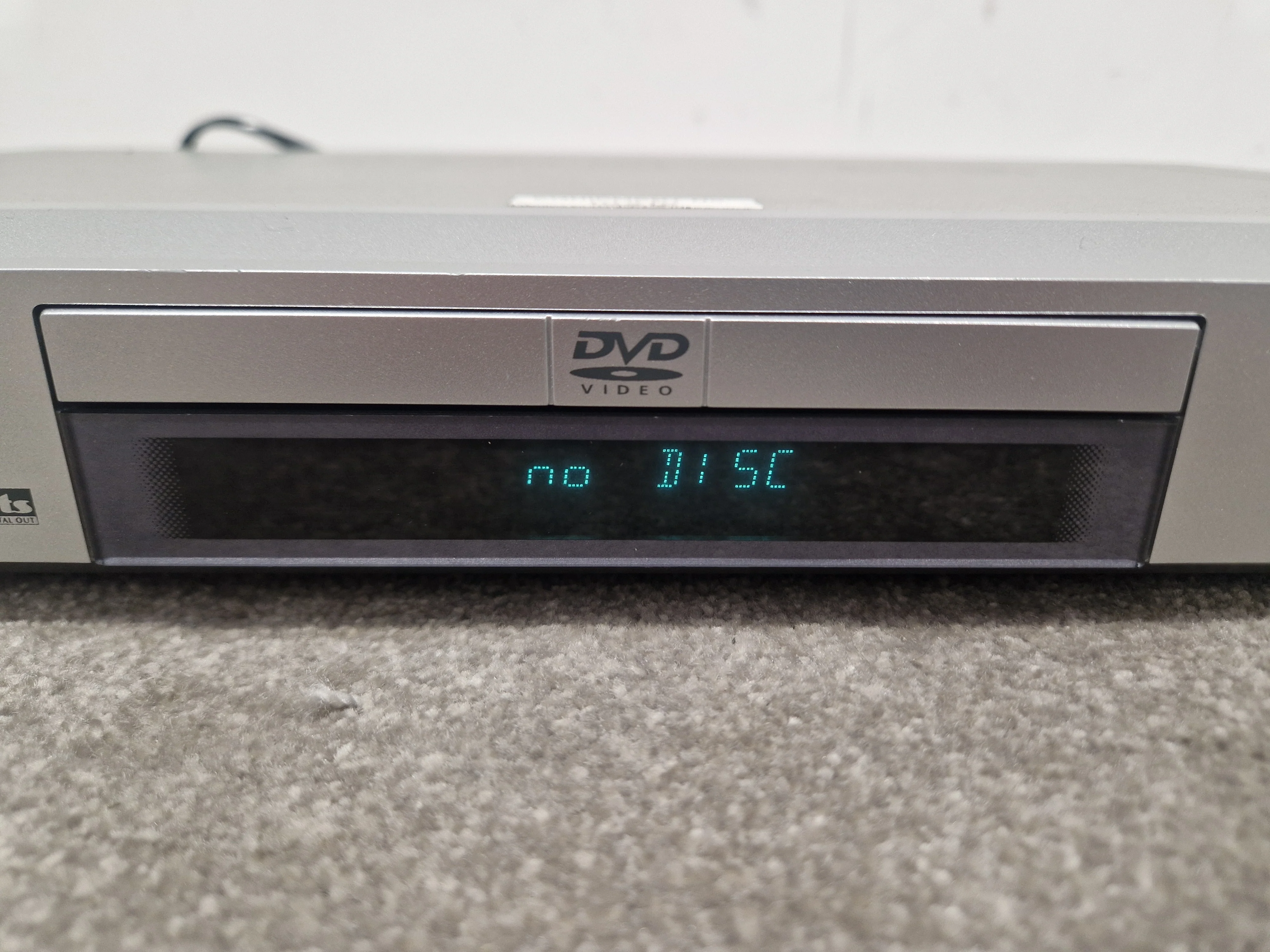 Samsung DVD-E234 - DVD Player, HDMI Output - Very Good w/ Power Supply & Manuals - Image 2