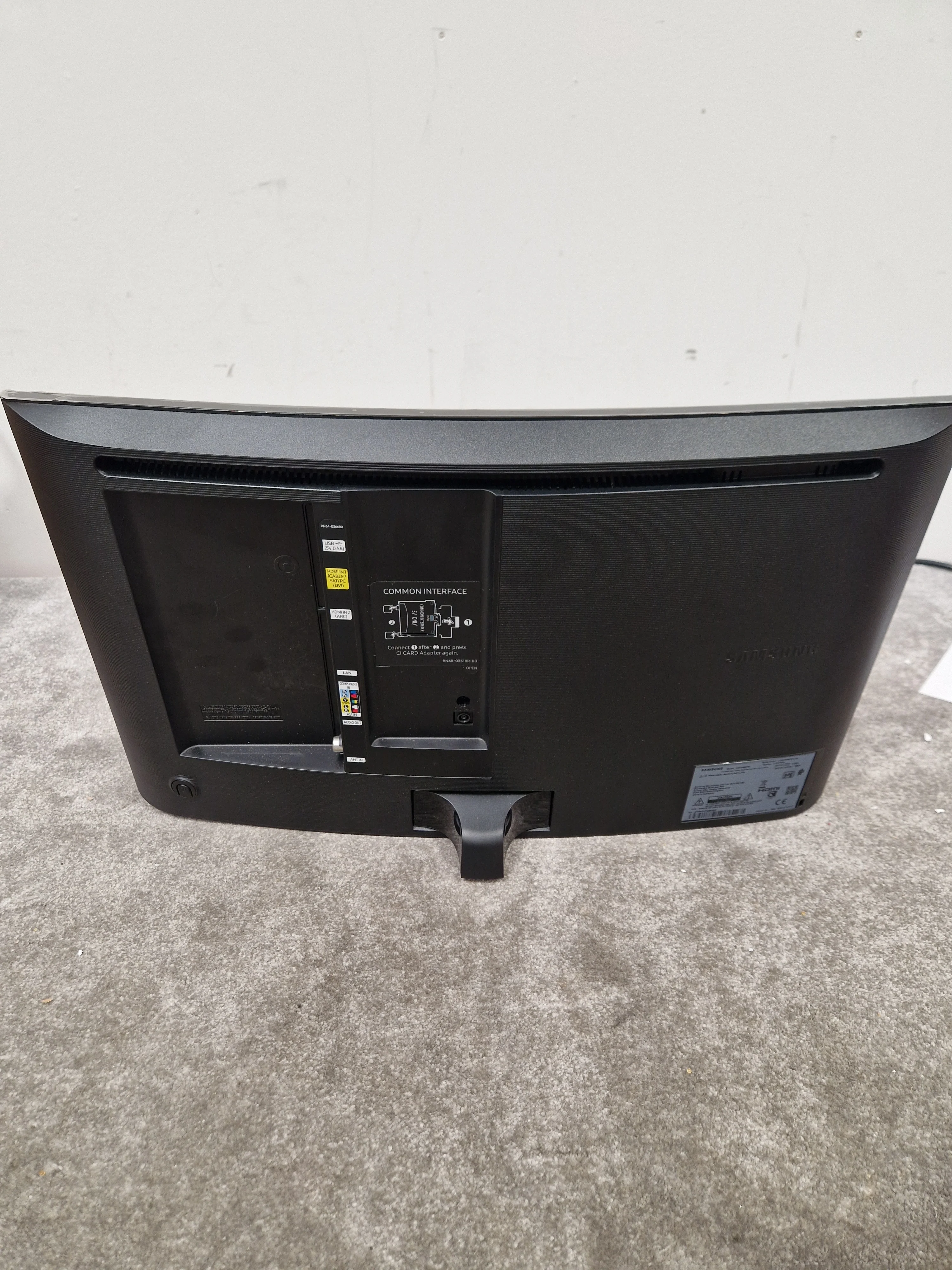 Samsung V24F39S - Curved LED Monitor - Excellent w/ Original Box & Power Supply (Read condition note) - Image 3