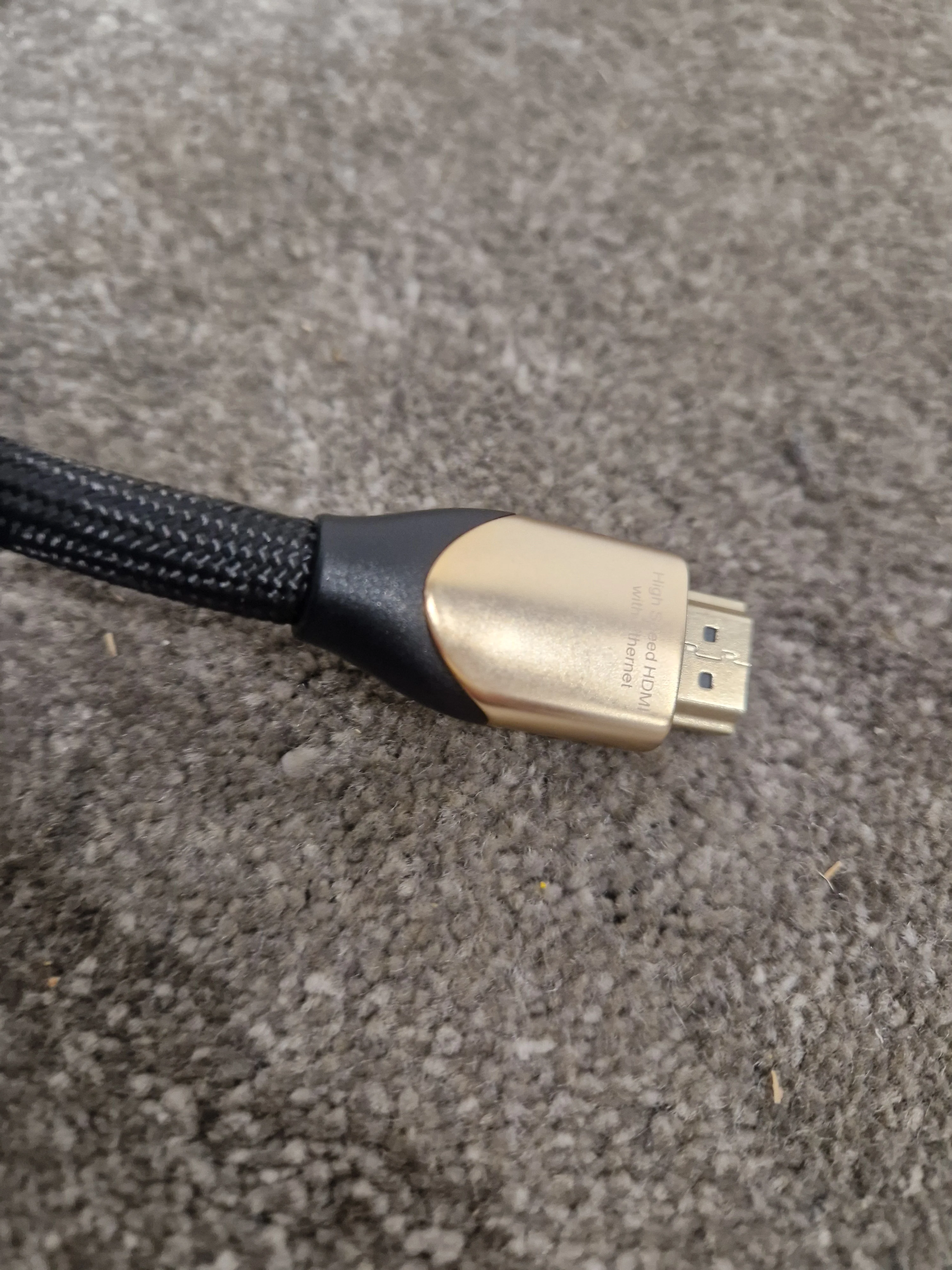 Sandstrom Rose Gold HDMI Cable 1M – HDMI Cable - Excellent - Image 11