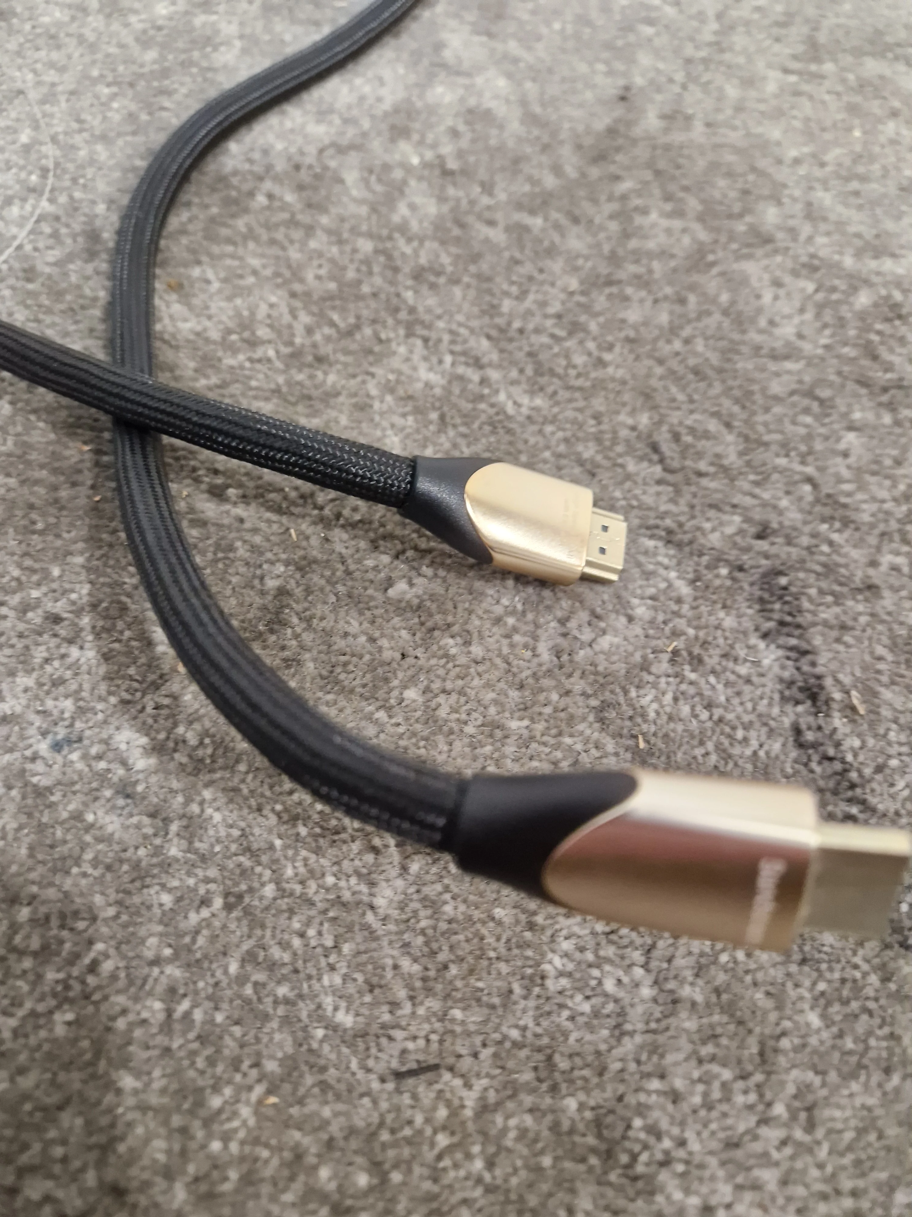 Sandstrom Rose Gold HDMI Cable 1M – HDMI Cable - Excellent - Image 8