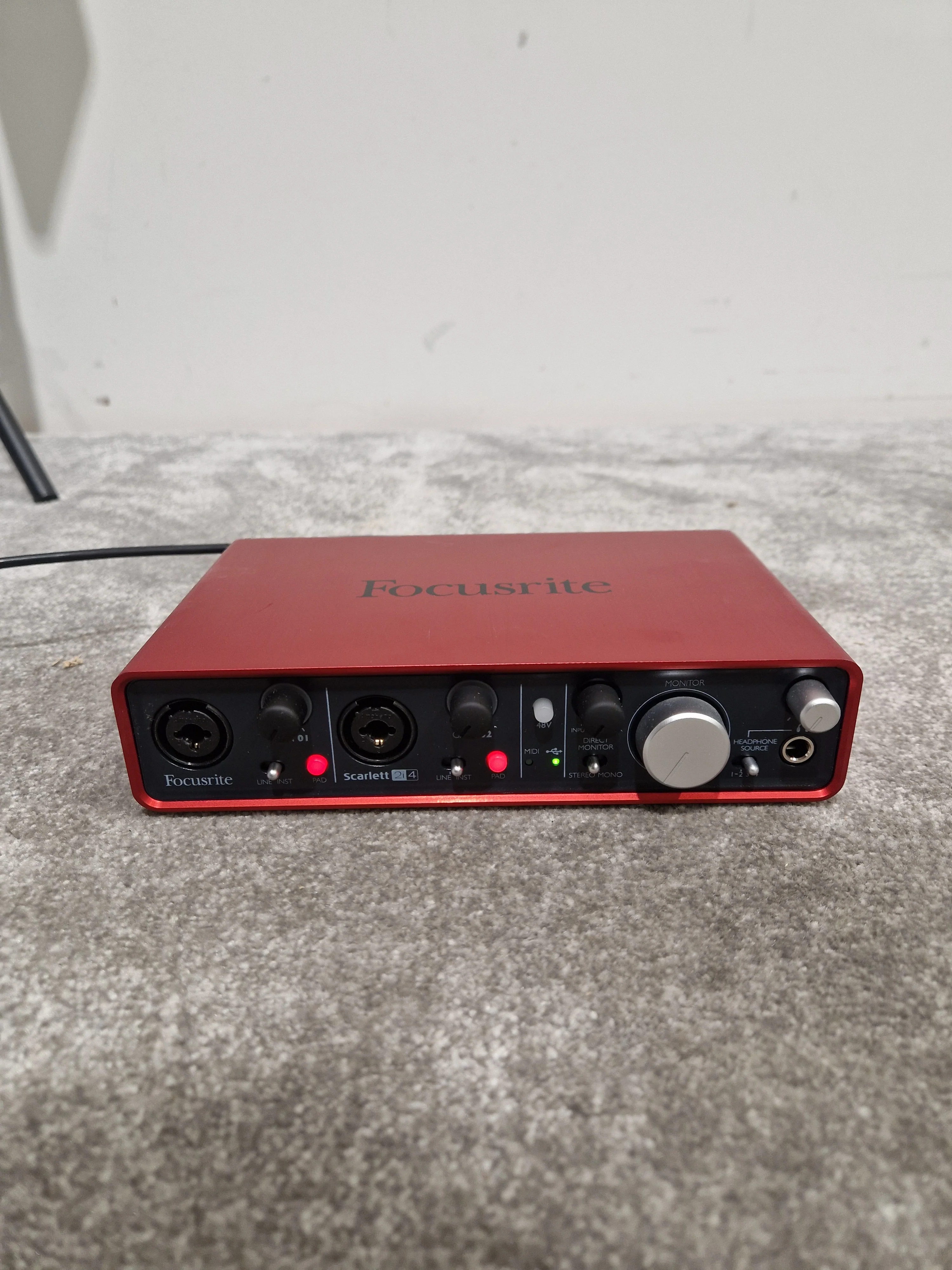 Scarlett 2I 4 - USB Audio Interface - Excellent w/ Original Box & Power Supply - Image 4