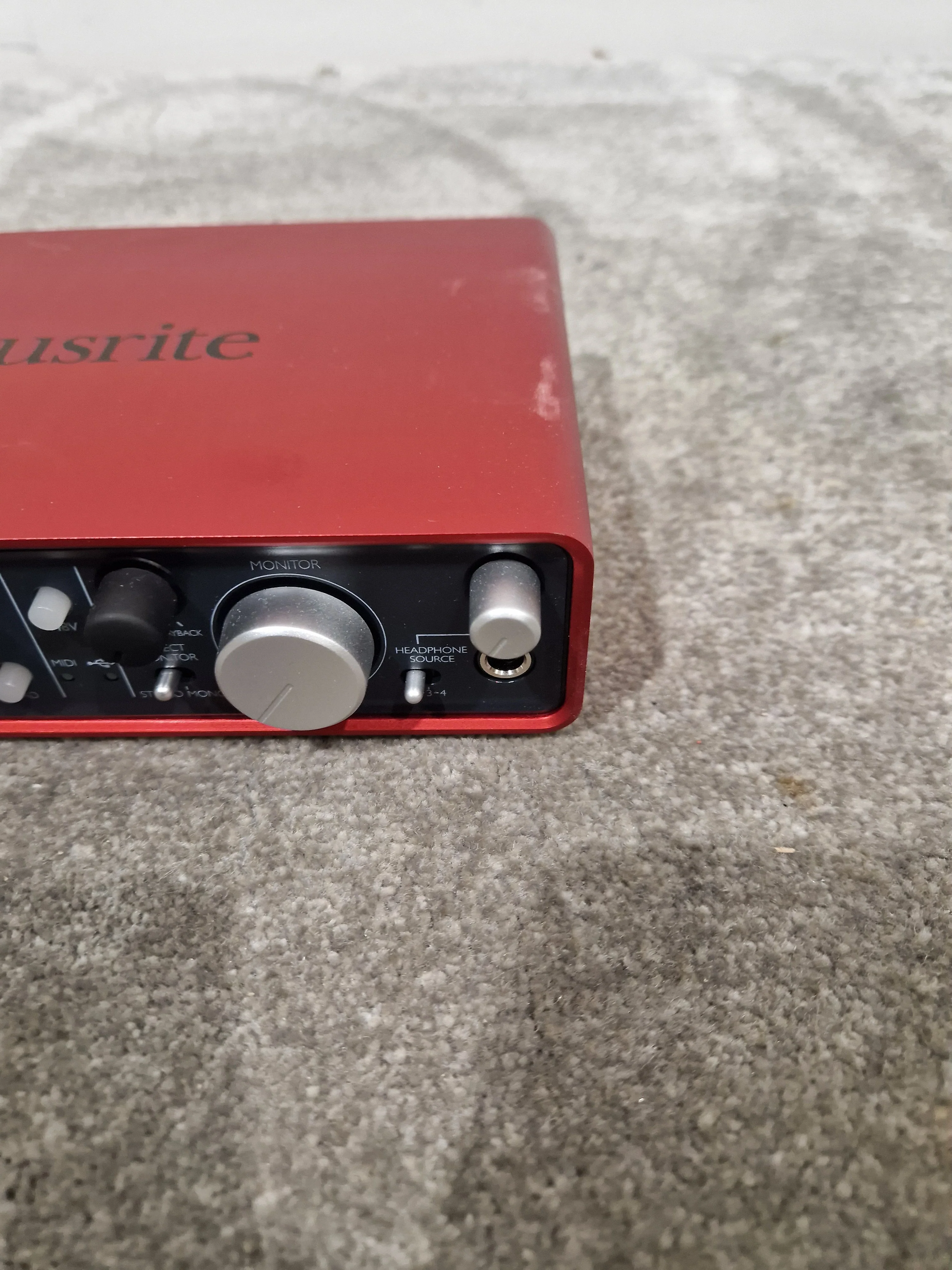 Scarlett 2I 4 - USB Audio Interface - Excellent w/ Original Box & Power Supply - Image 9