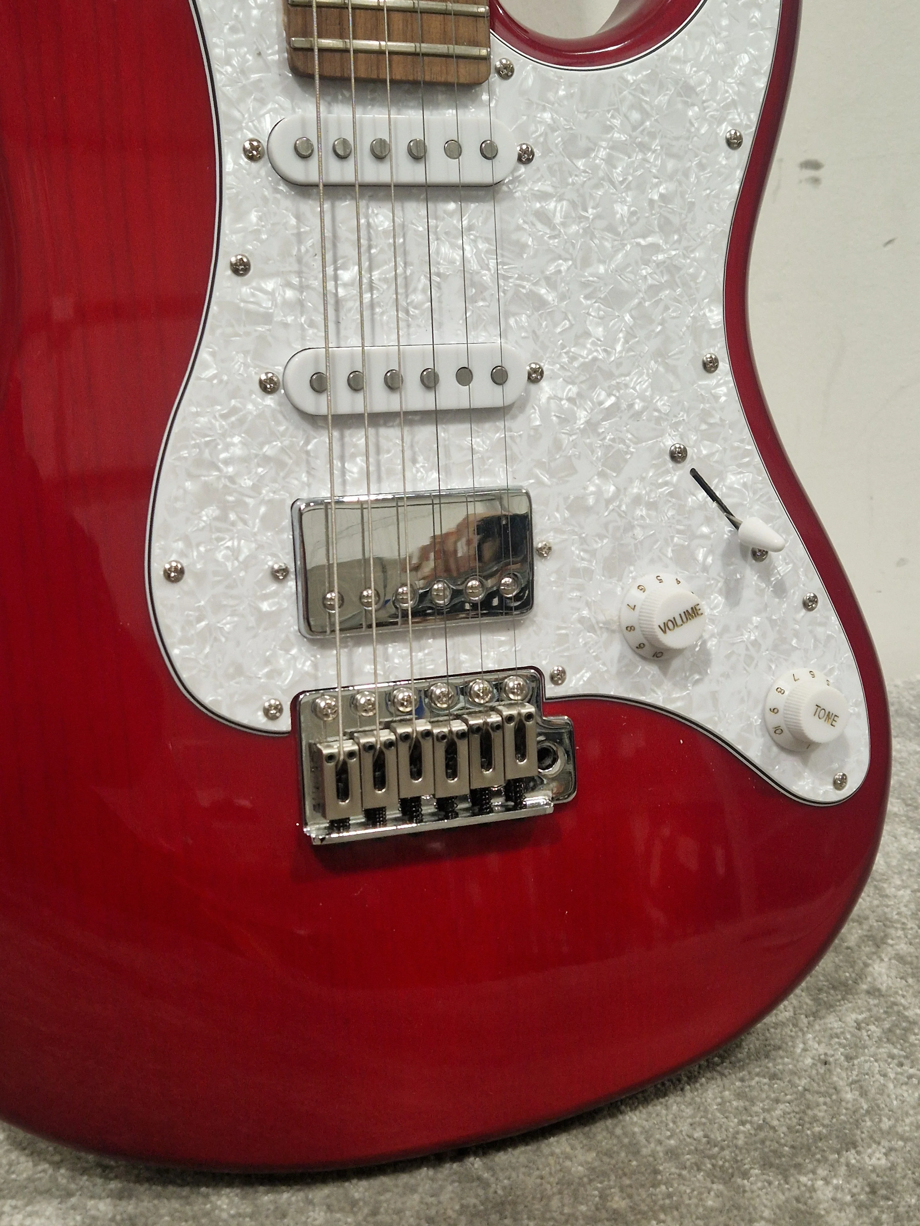 Sceptre Ventana Deluxe Dark Red - Premium Electric Guitar - Very Good - Image 14